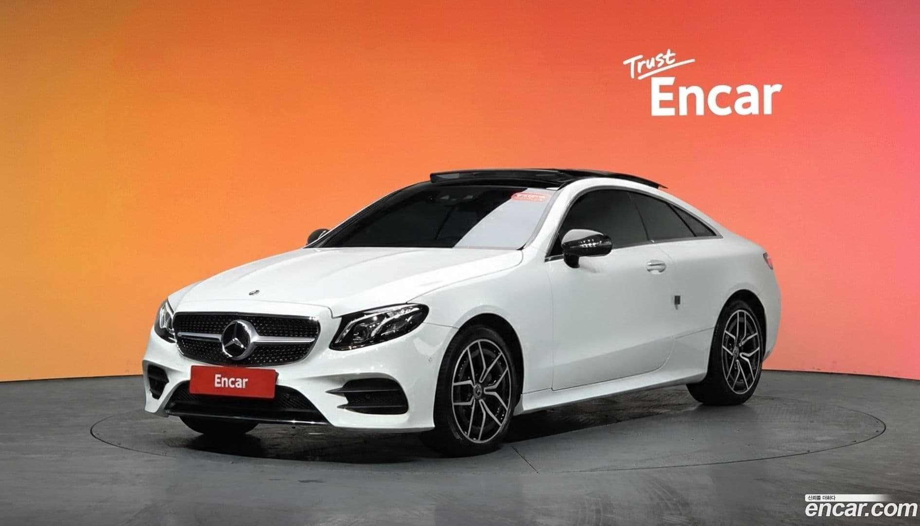 Main__Slider__Photo:E-Class Mercedes-Benz 2018.5-0
