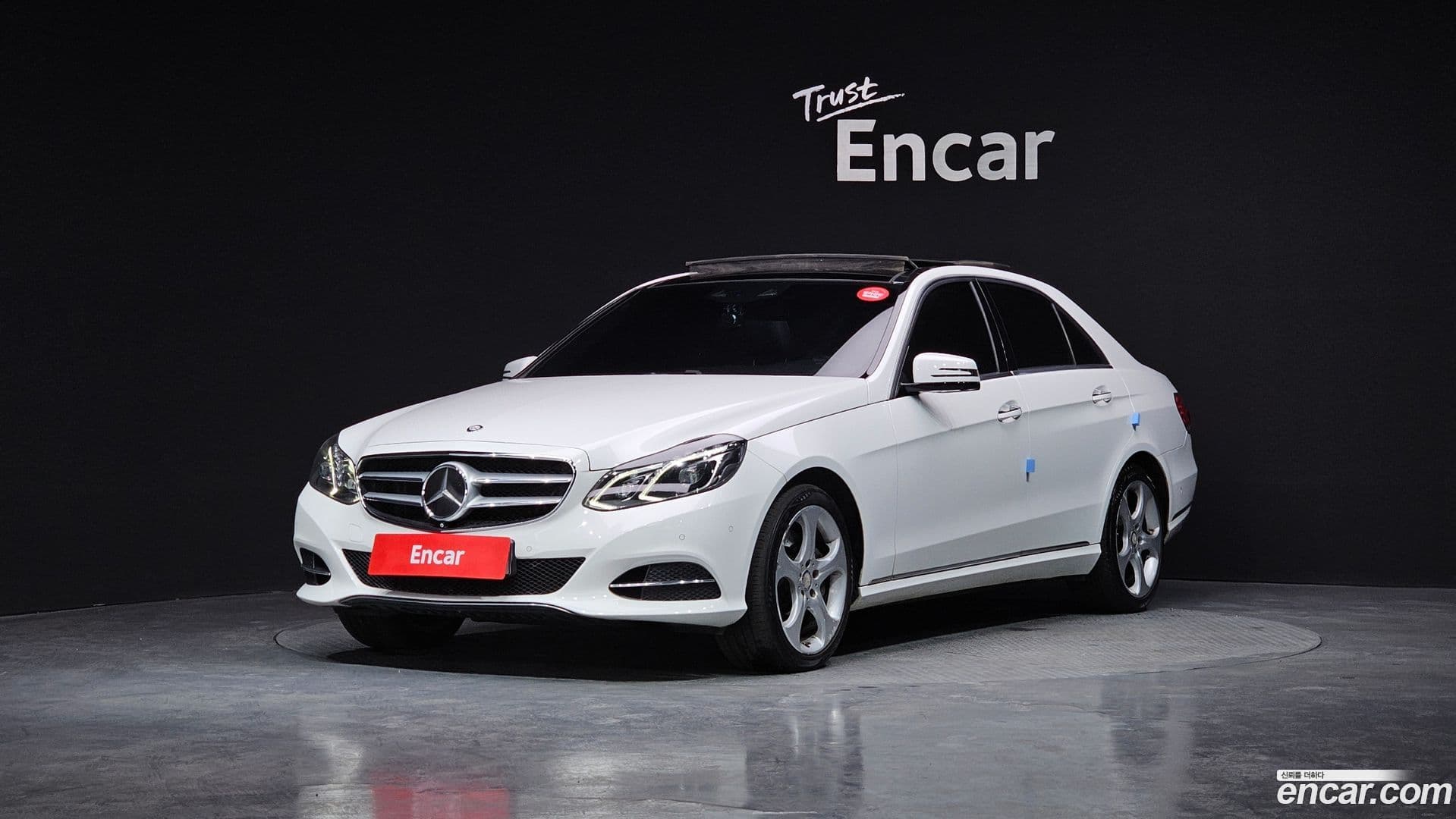 Main__Slider__Photo:E-Class Mercedes-Benz 2015.10-0