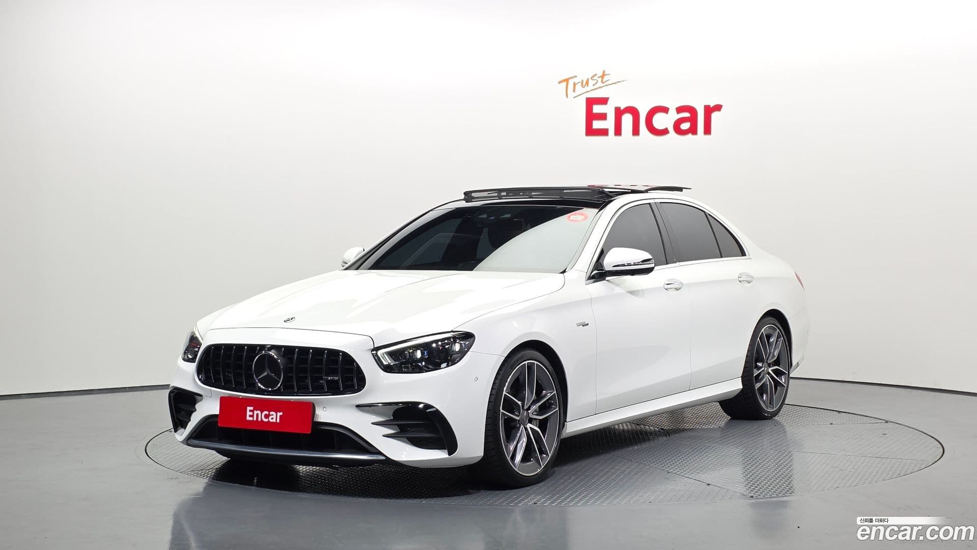 Main__Slider__Photo:E-Class Mercedes-Benz 2021.2-0