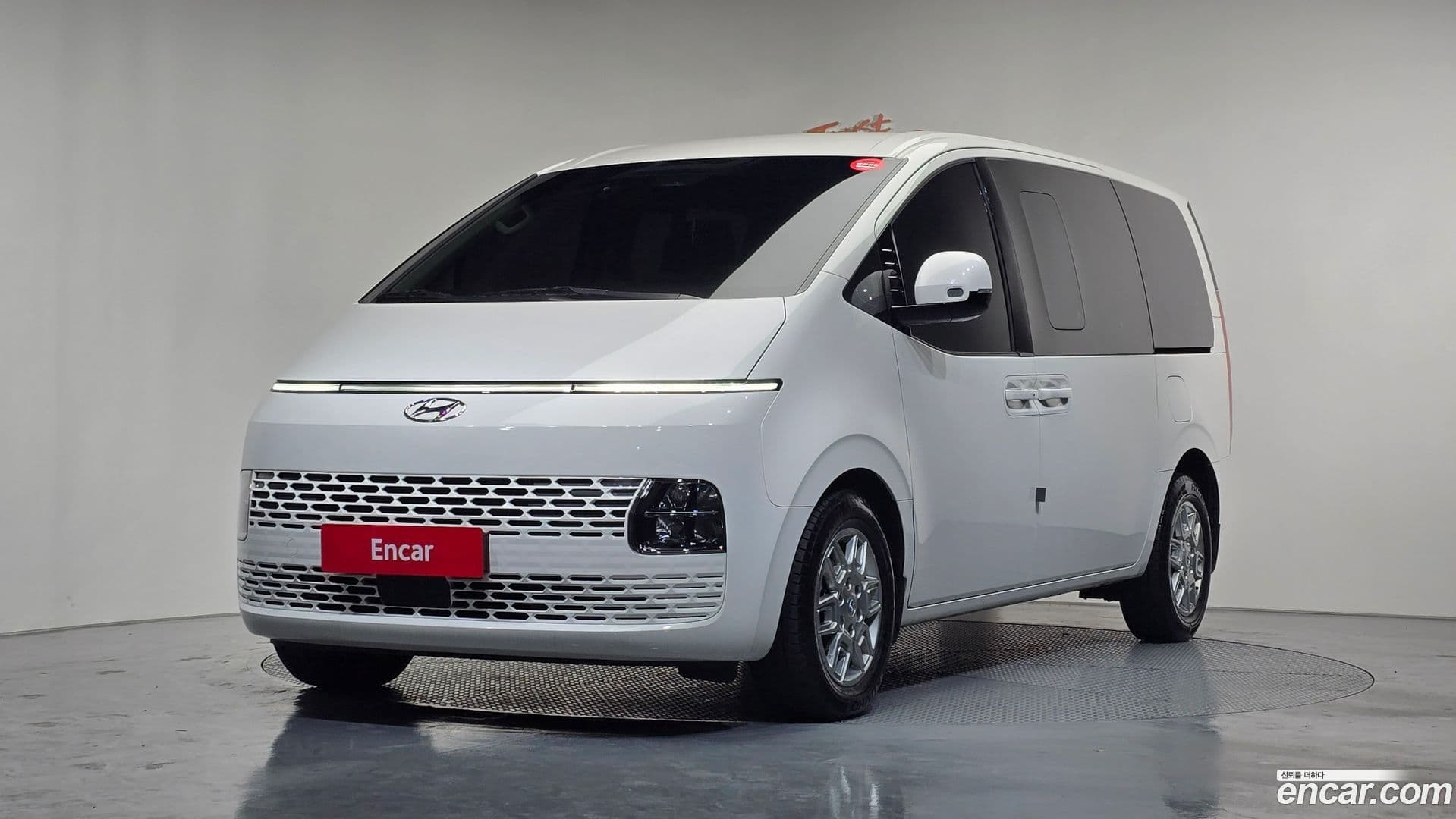 Main__Slider__Photo:Staria Hyundai 2023.11-0