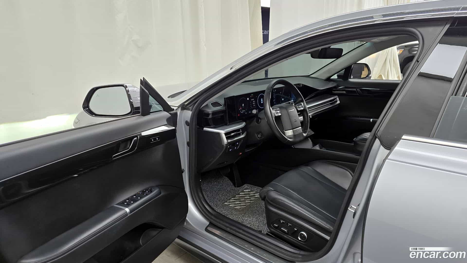 Grandeur Hyundai 2023.1-INNER-010