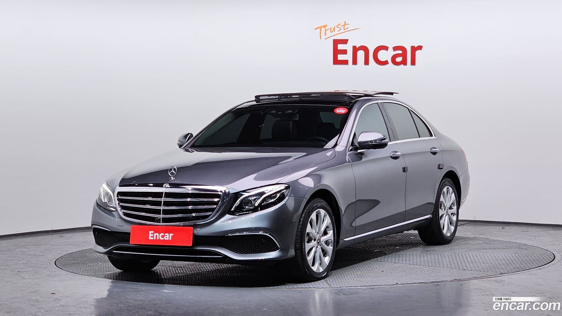 Main__Slider__Photo:E-Class Mercedes-Benz 2019.3-0