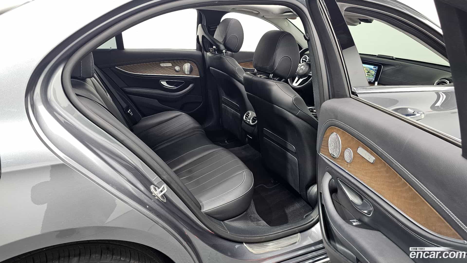 E-Class Mercedes-Benz 2019.3-OPTION-015