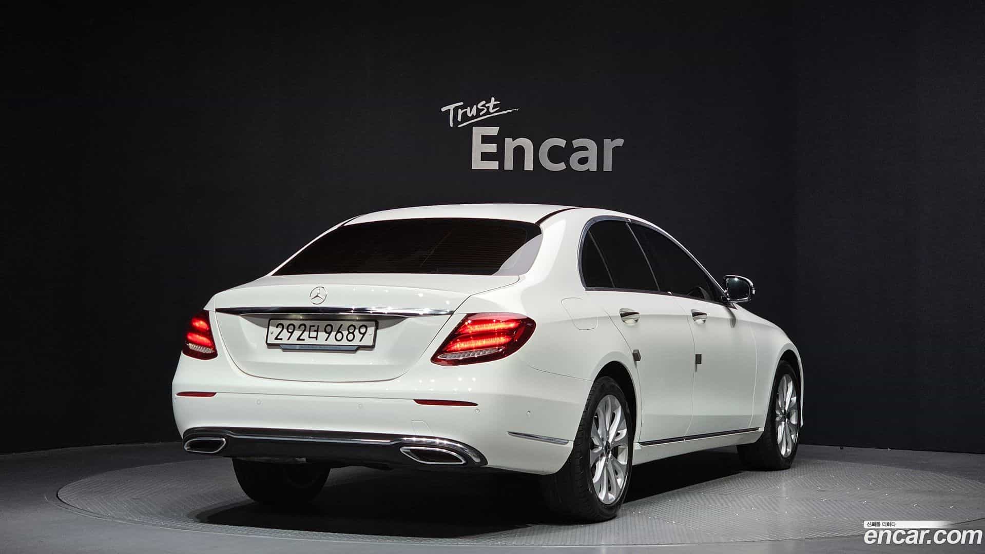 E-Class Mercedes-Benz 2019.9-OUTER-002
