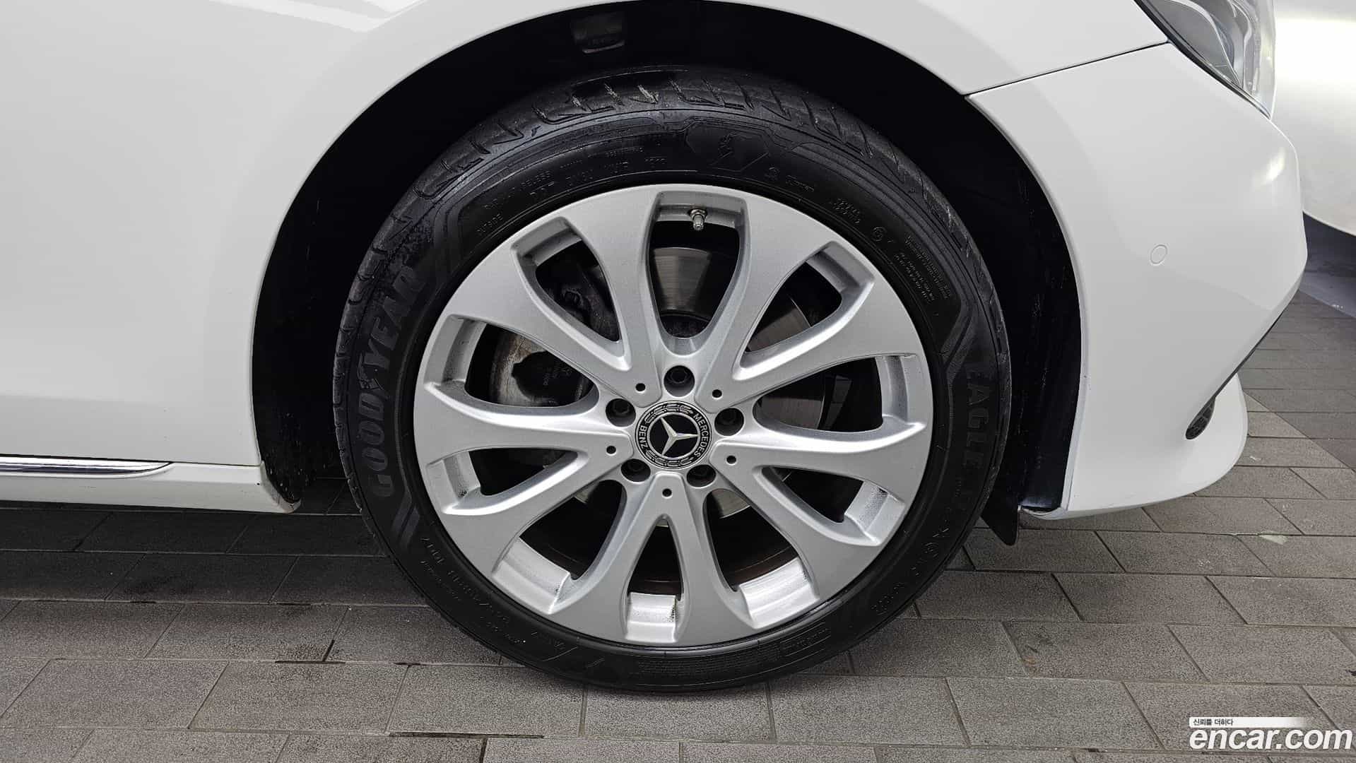E-Class Mercedes-Benz 2019.9-OUTER-005