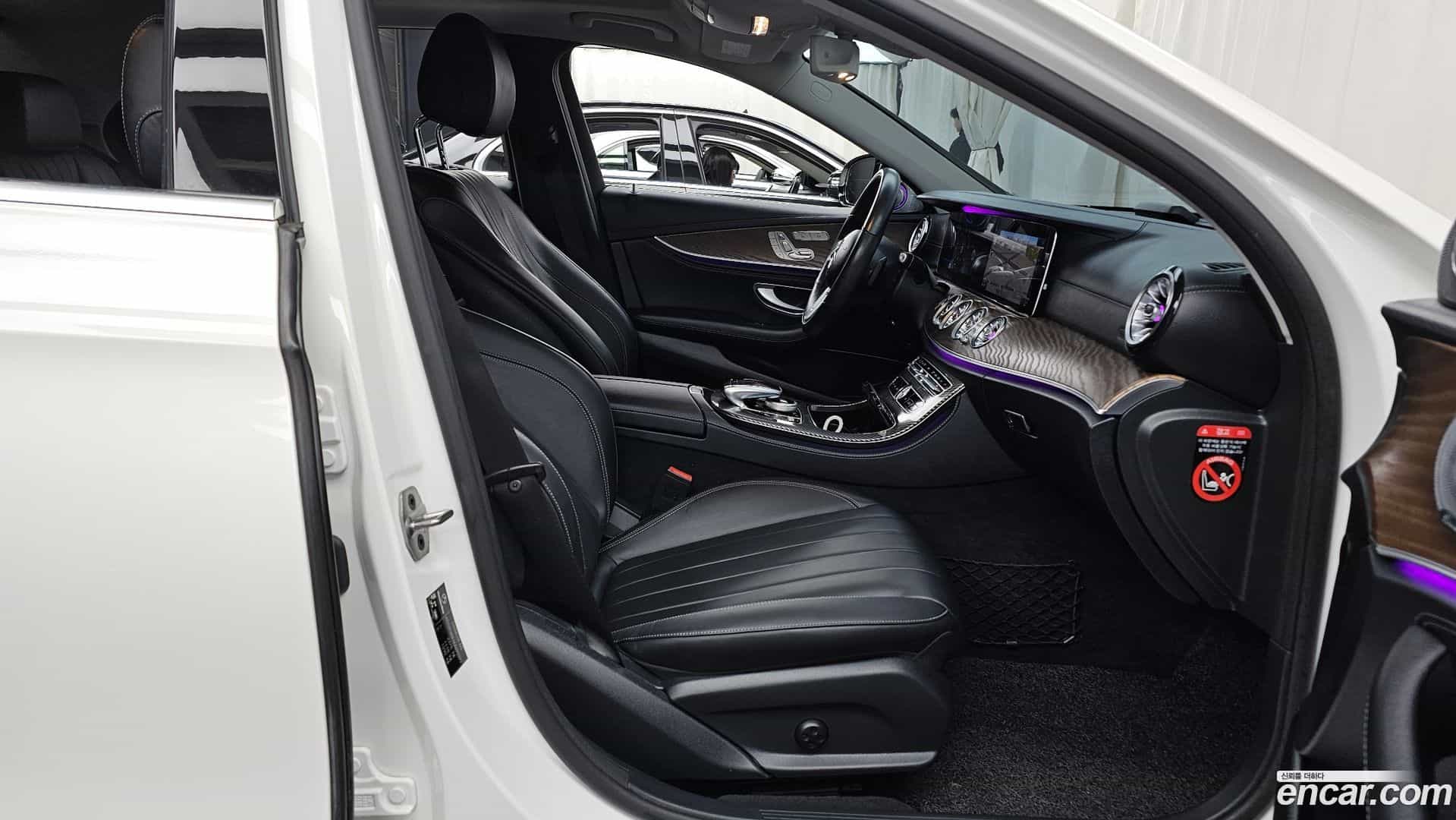 E-Class Mercedes-Benz 2019.9-OPTION-015