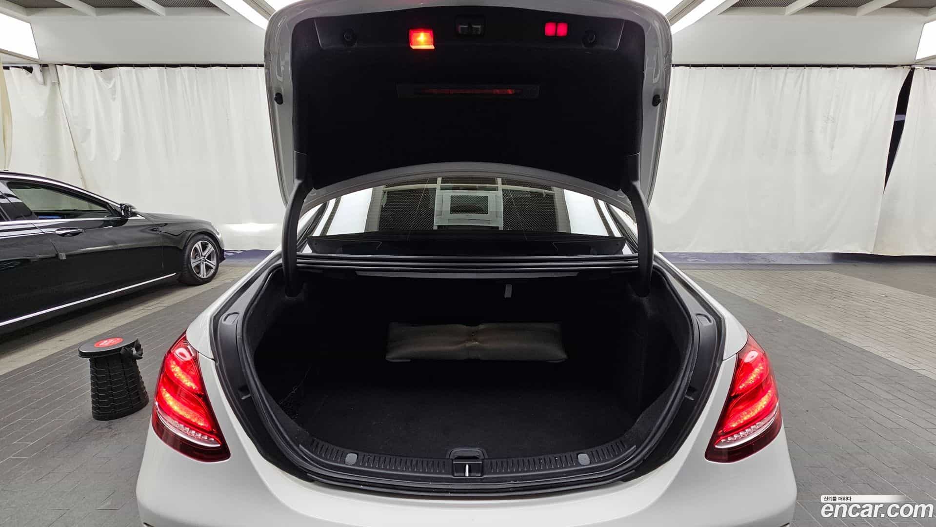 E-Class Mercedes-Benz 2019.9-OPTION-024