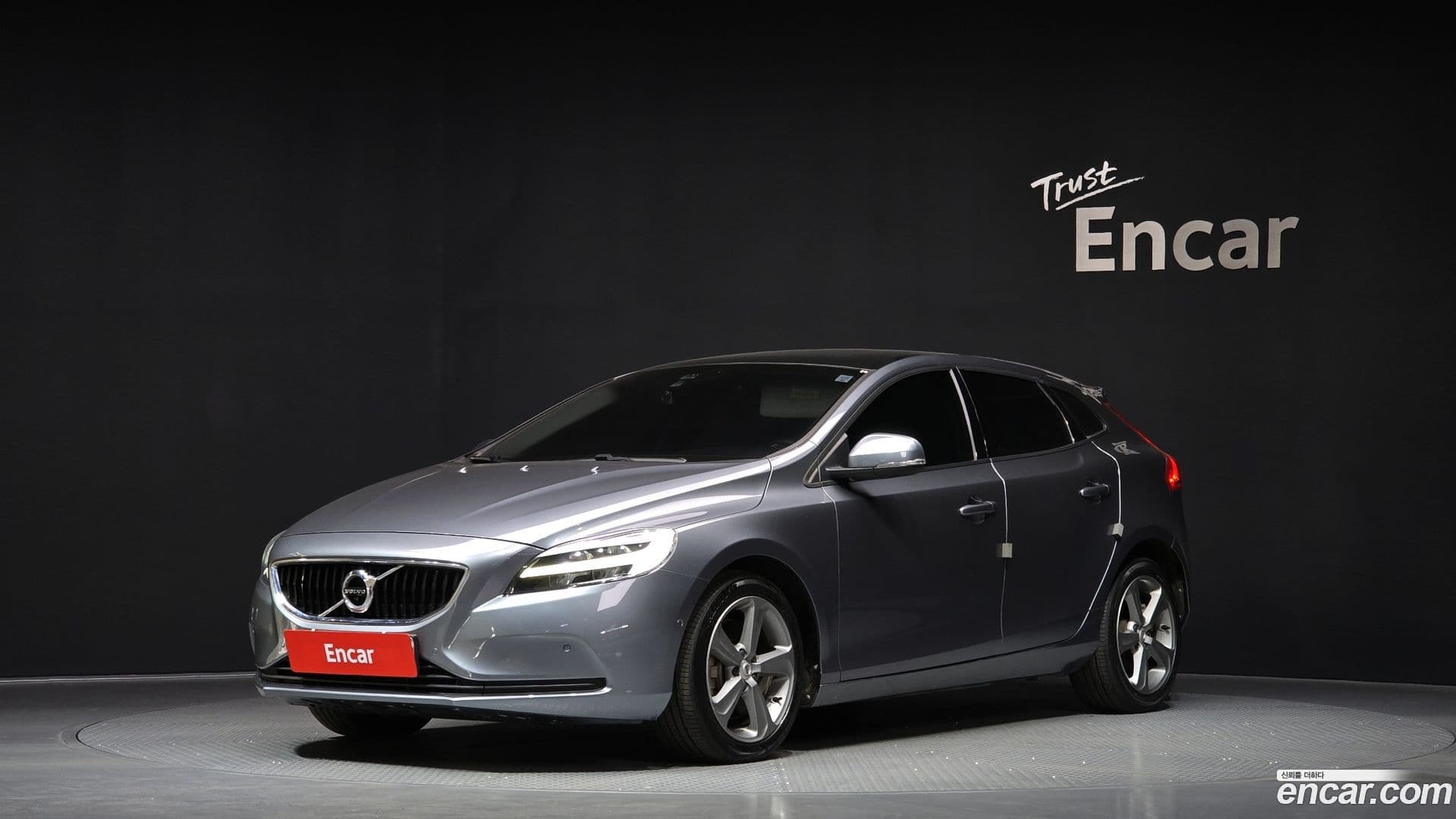 Main__Slider__Photo:V40 Volvo 2018.3-0