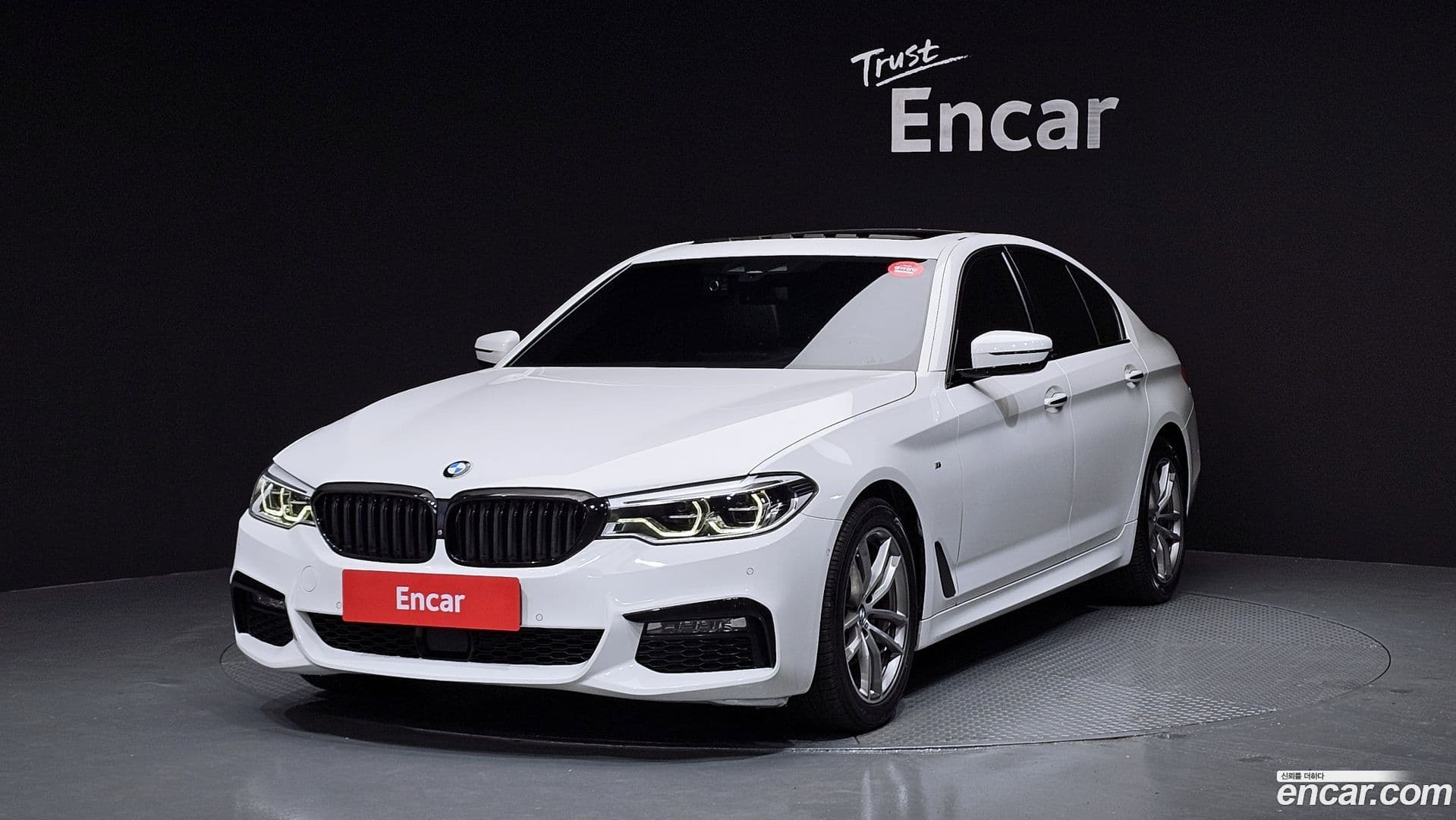 Main__Slider__Photo:5-Series BMW 2017.8-0