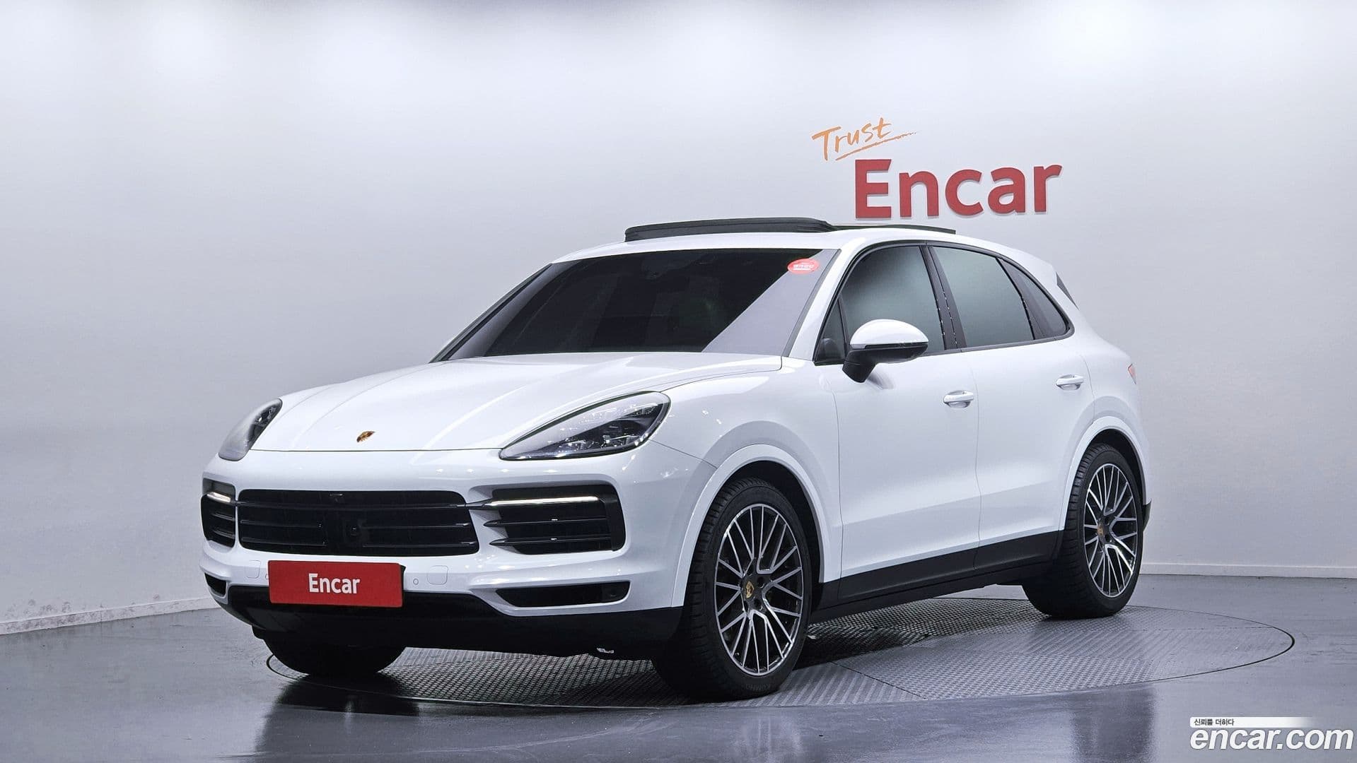 Main__Slider__Photo:Cayenne Porsche 2022.1-0