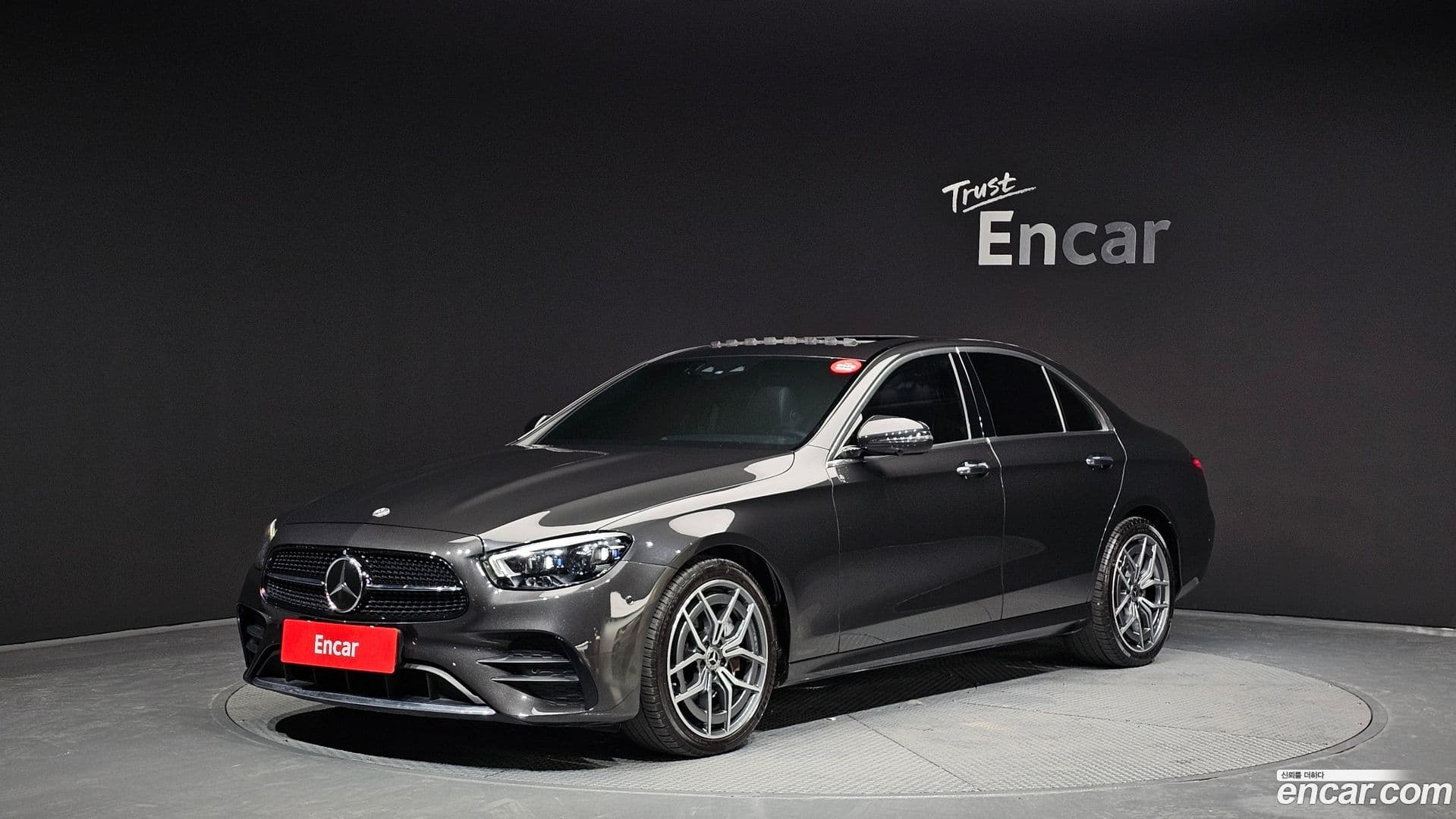Main__Slider__Photo:E-Class Mercedes-Benz 2022.1-0