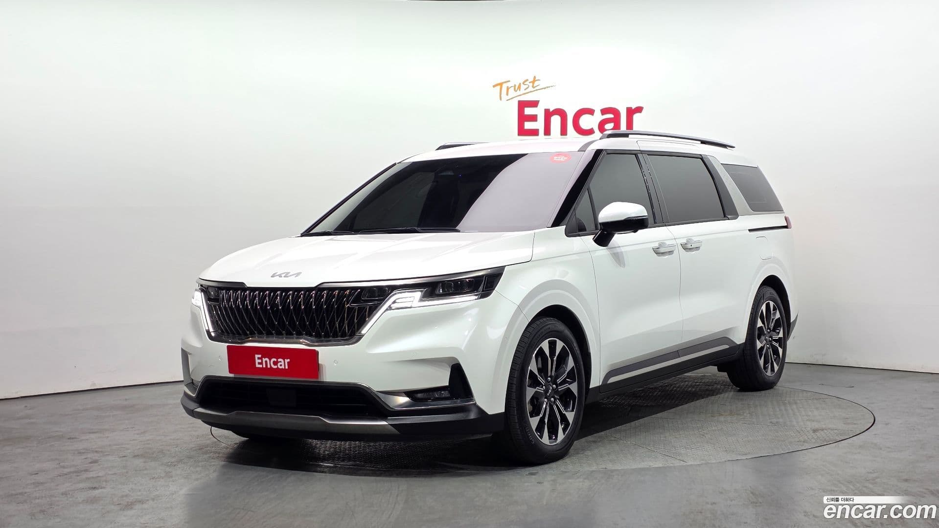 Main__Slider__Photo:Canival Kia 2023.1-0