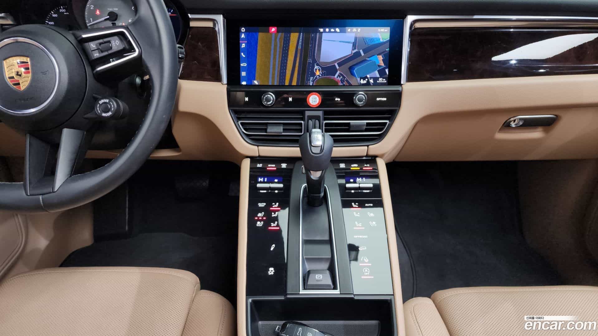 Macan Porsche 2022.8-OPTION-019