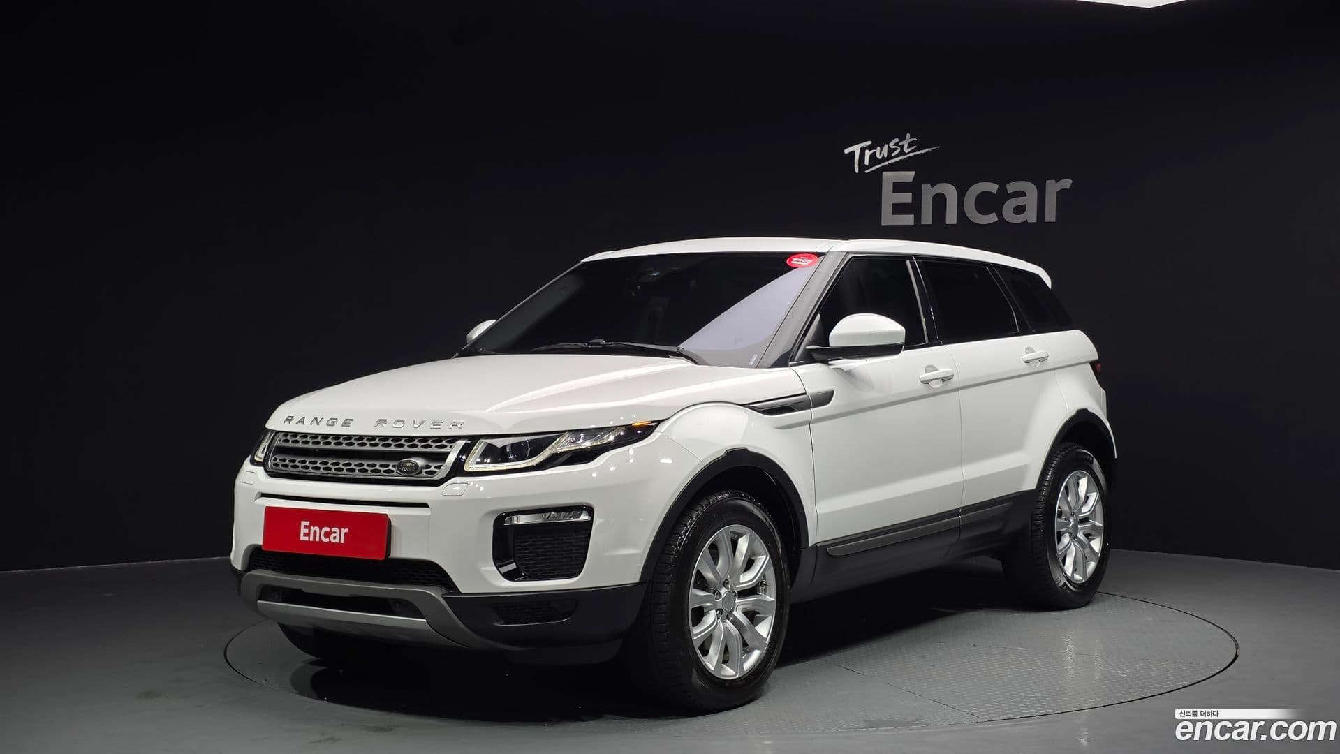 Main__Slider__Photo:Range Rover Evoque Land Rover 2018.8-0