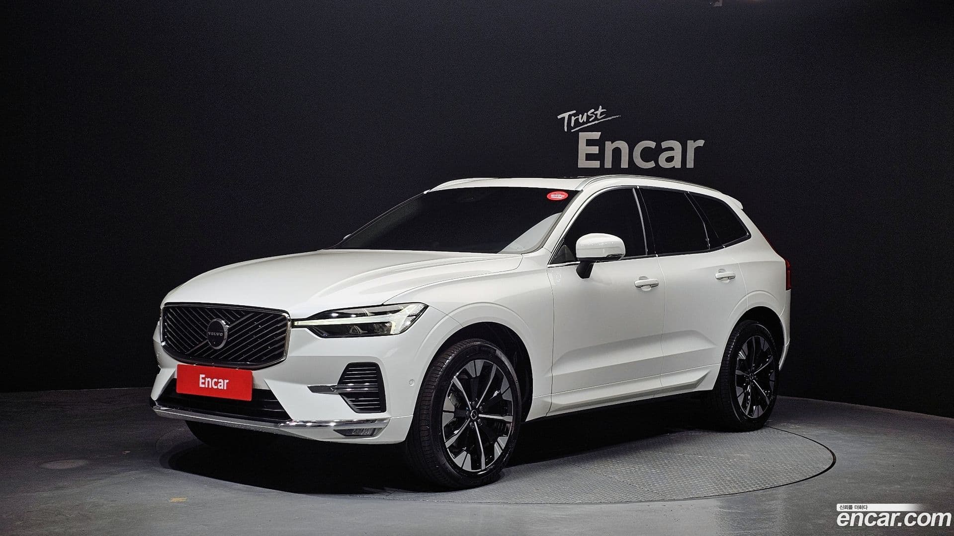Main__Slider__Photo:XC60 Volvo 2025.9-0