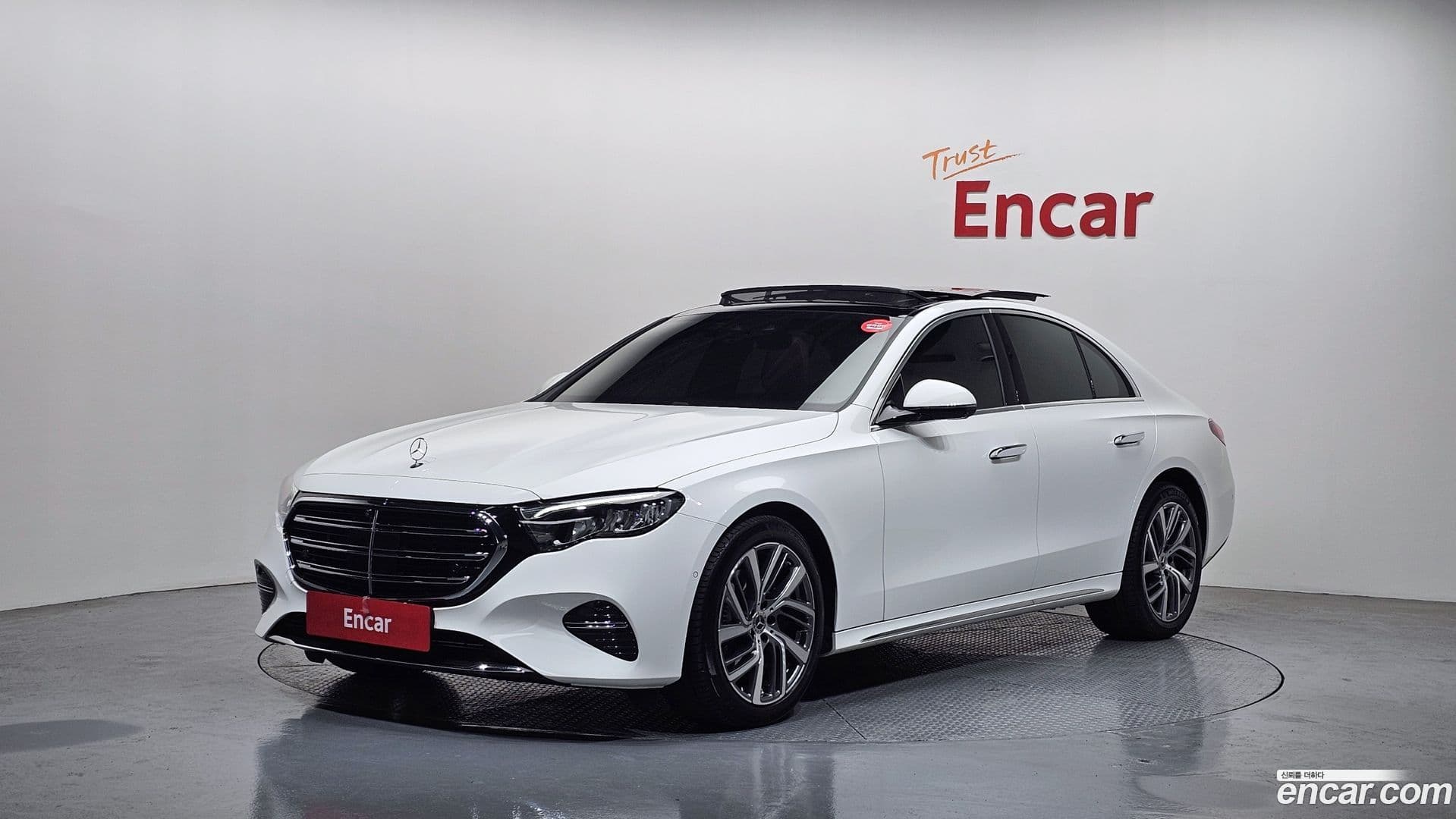 Main__Slider__Photo:E-Class Mercedes-Benz 2024.9-0