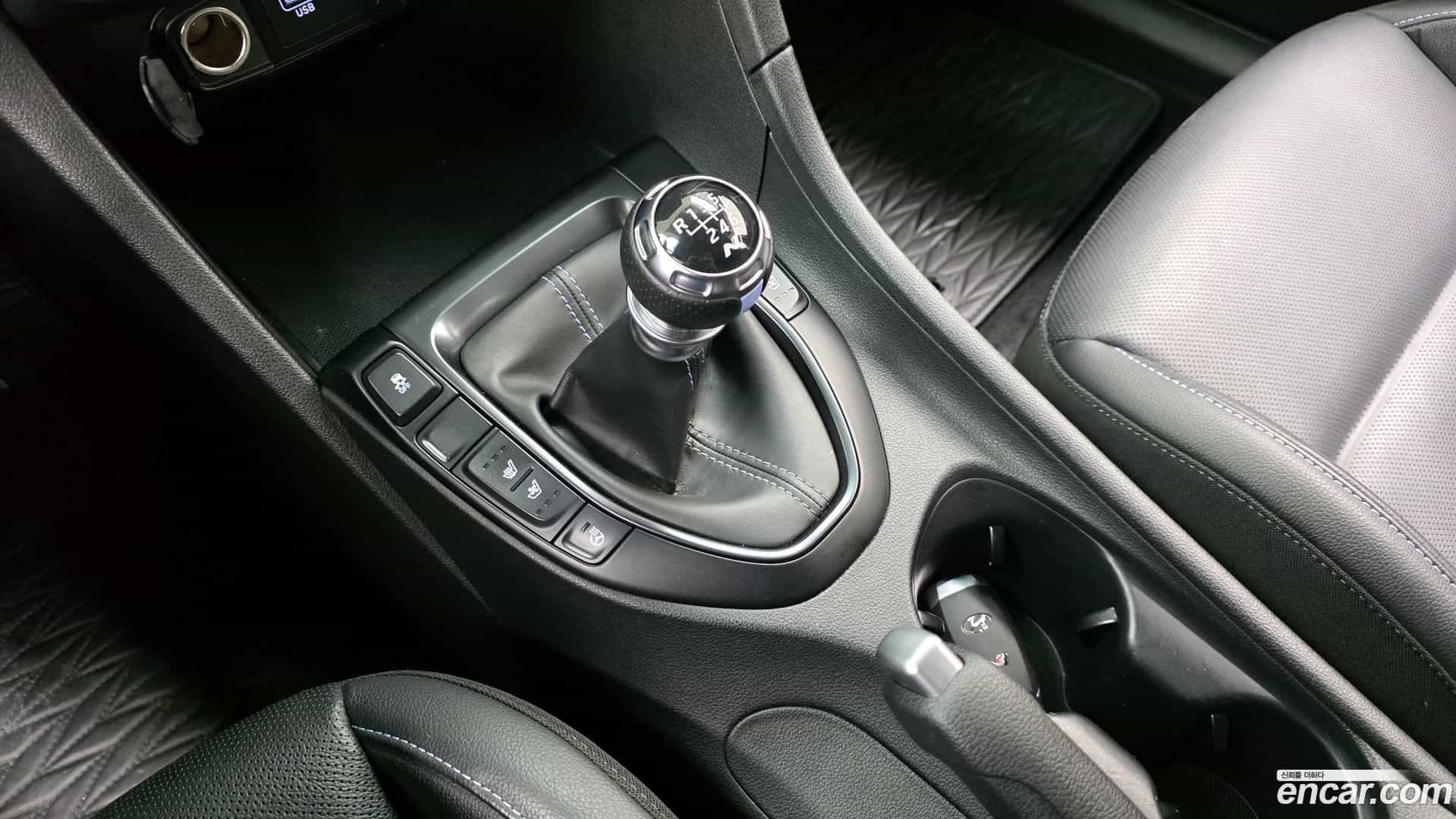 Veloster Hyundai 2020.9-INNER-009