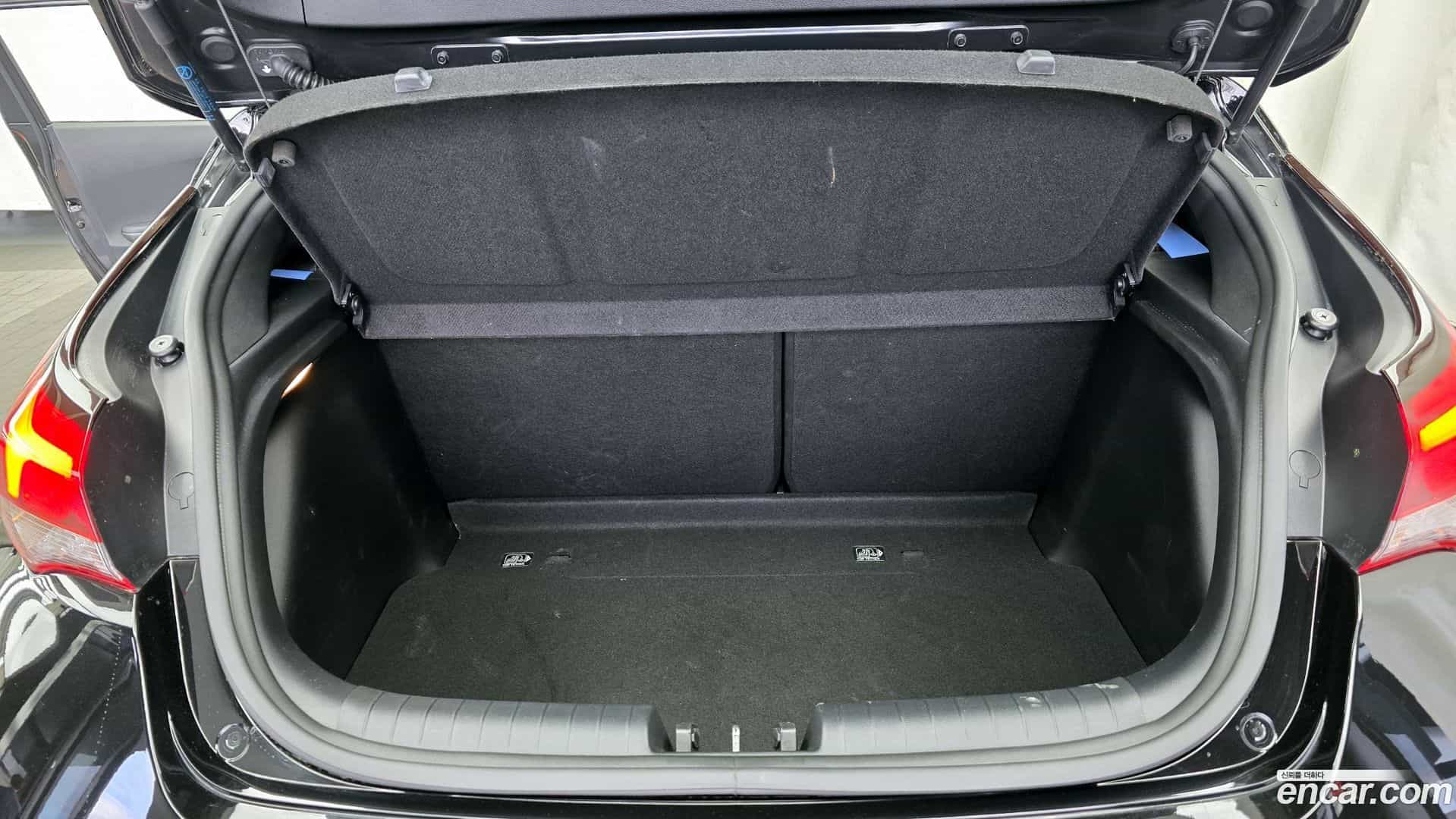 Veloster Hyundai 2020.9-OPTION-024