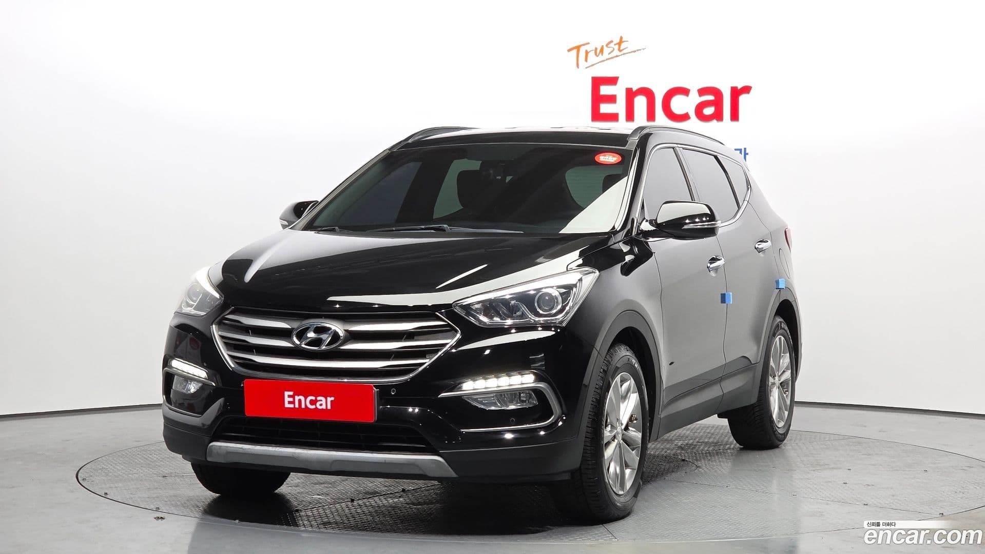 Main__Slider__Photo:Santafe Hyundai 2017.4-0