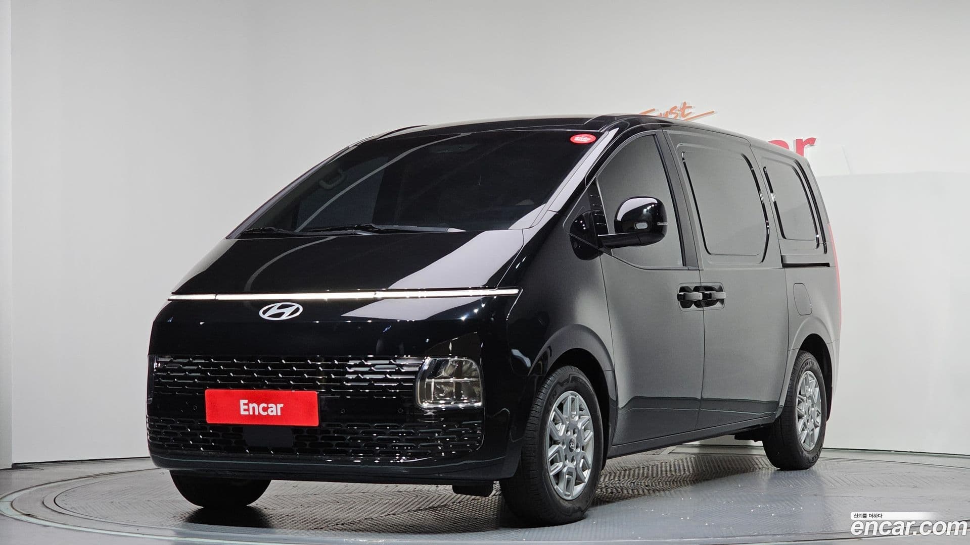Main__Slider__Photo:Staria Hyundai 2025.1-0