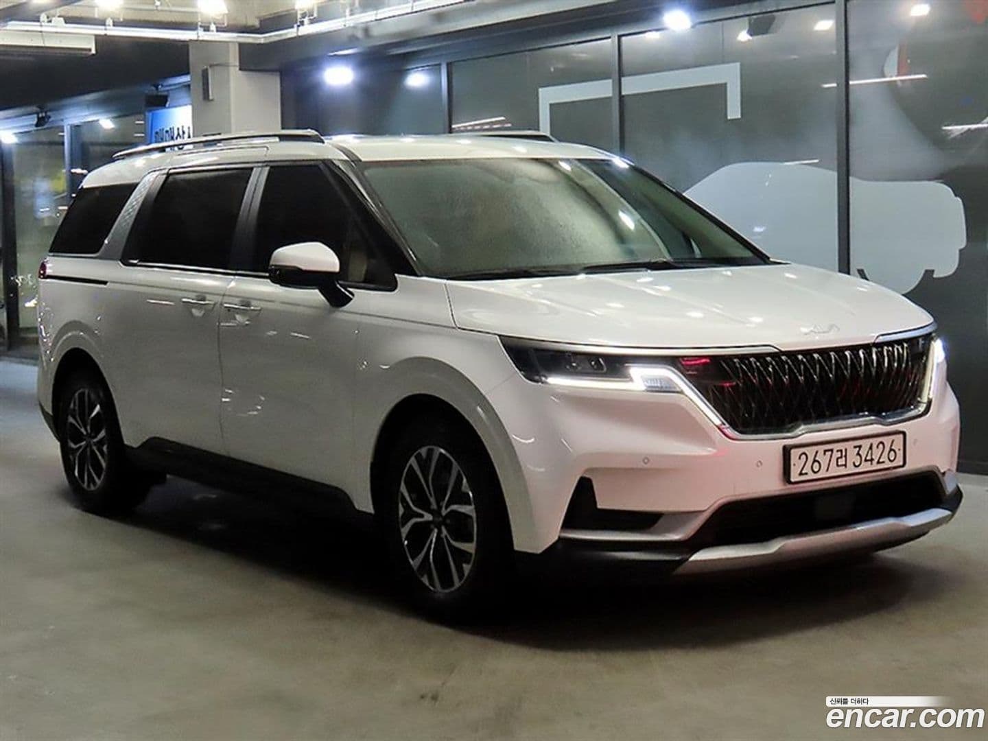 Main__Slider__Photo:Canival Kia 2023.1-0