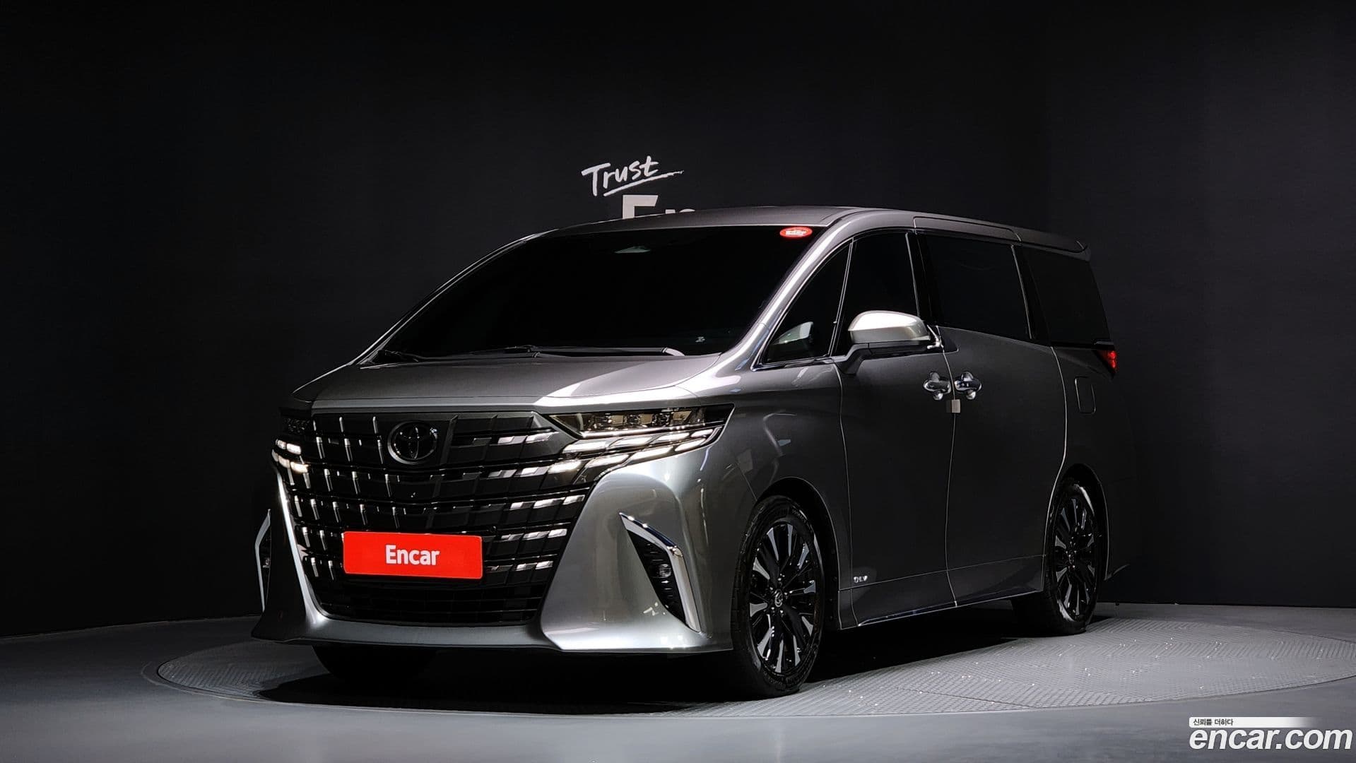 Main__Slider__Photo:Alphard Toyota 2023.10-0