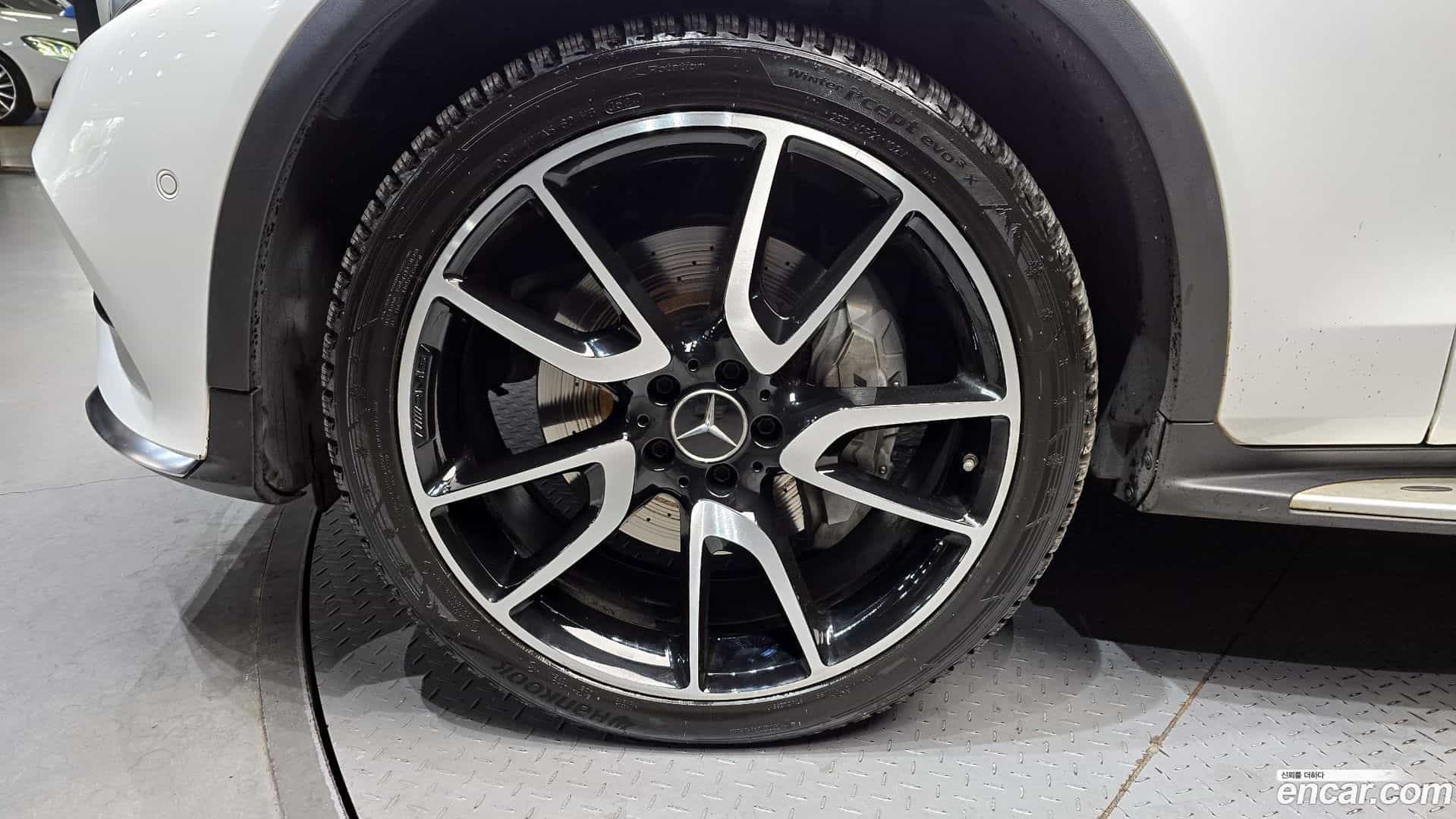 GLC-Class Mercedes-Benz 2017.4-OUTER-005