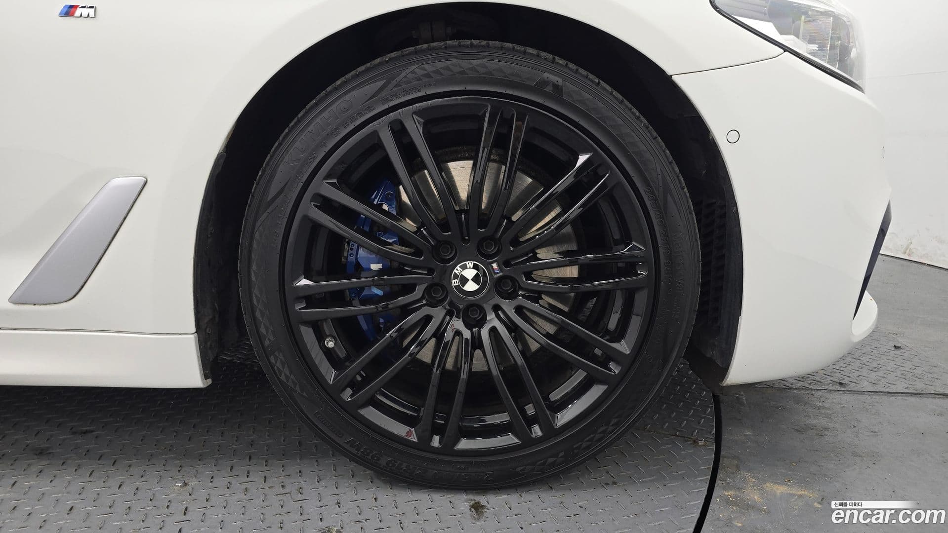 Main__Slider__Photo:5-Series BMW 2019.7-4