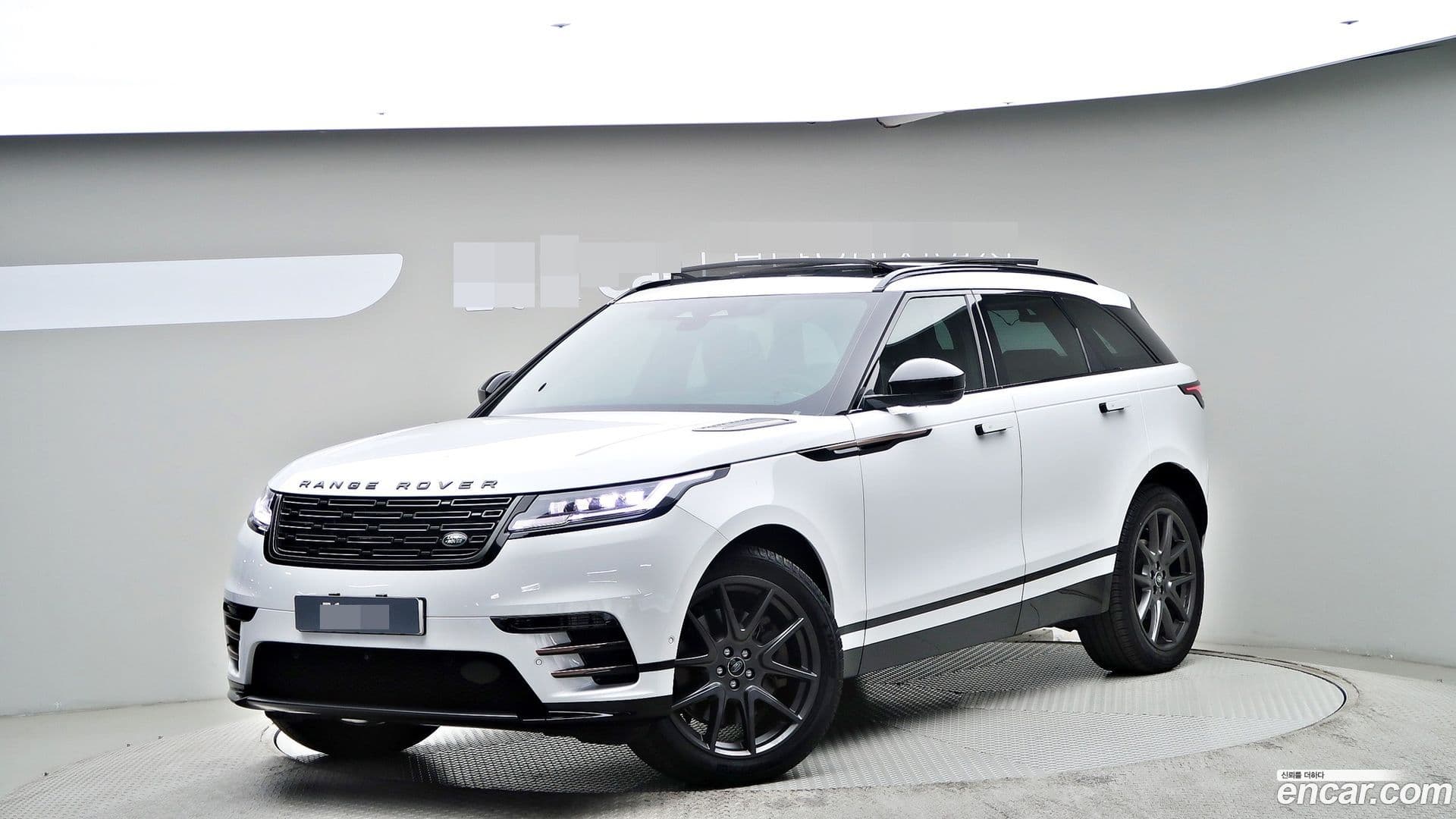Main__Slider__Photo:Range Rover Velar Land Rover 2024.9-0