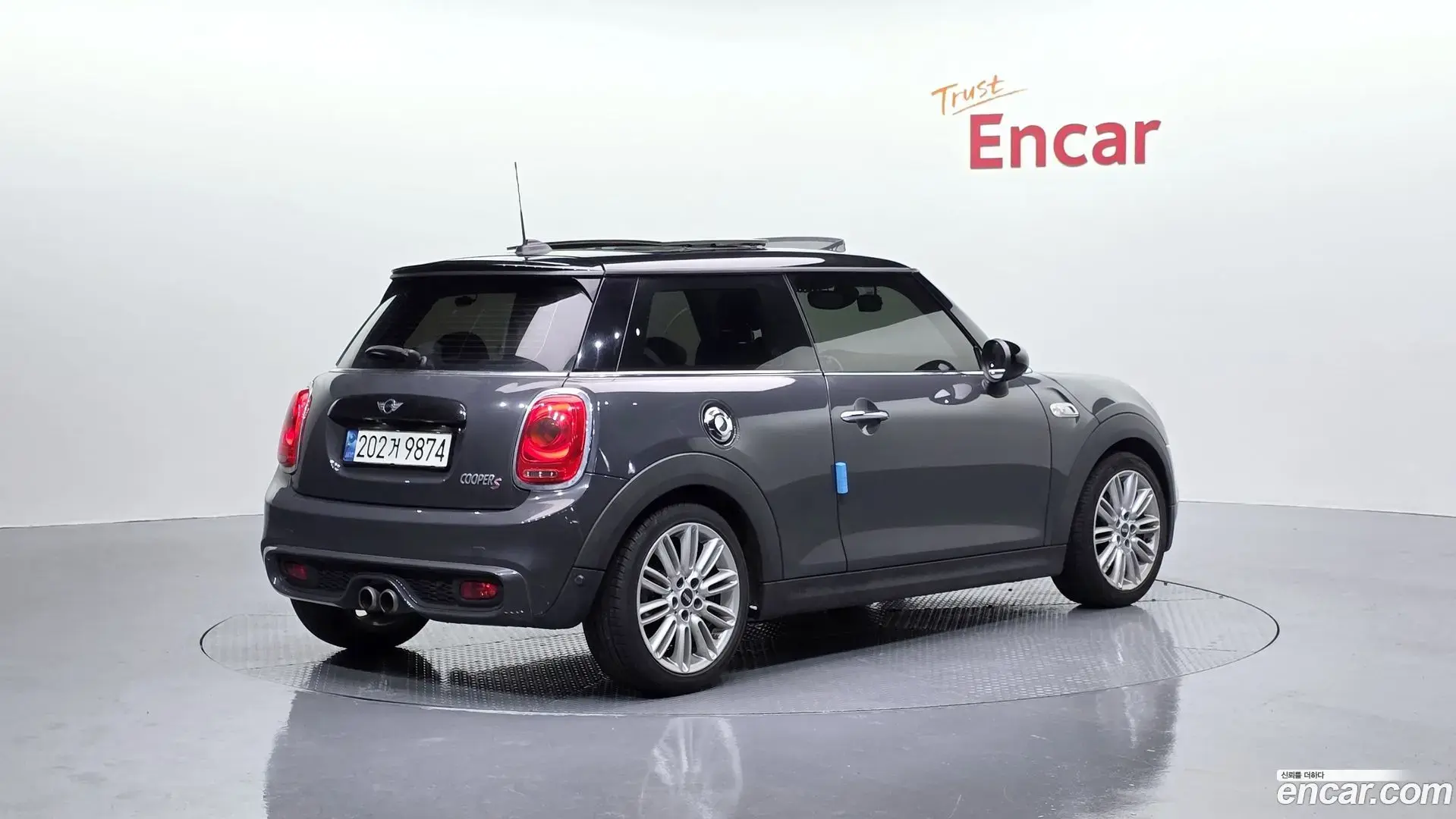 Main__Slider__Photo:Cooper Mini 2016.0-1