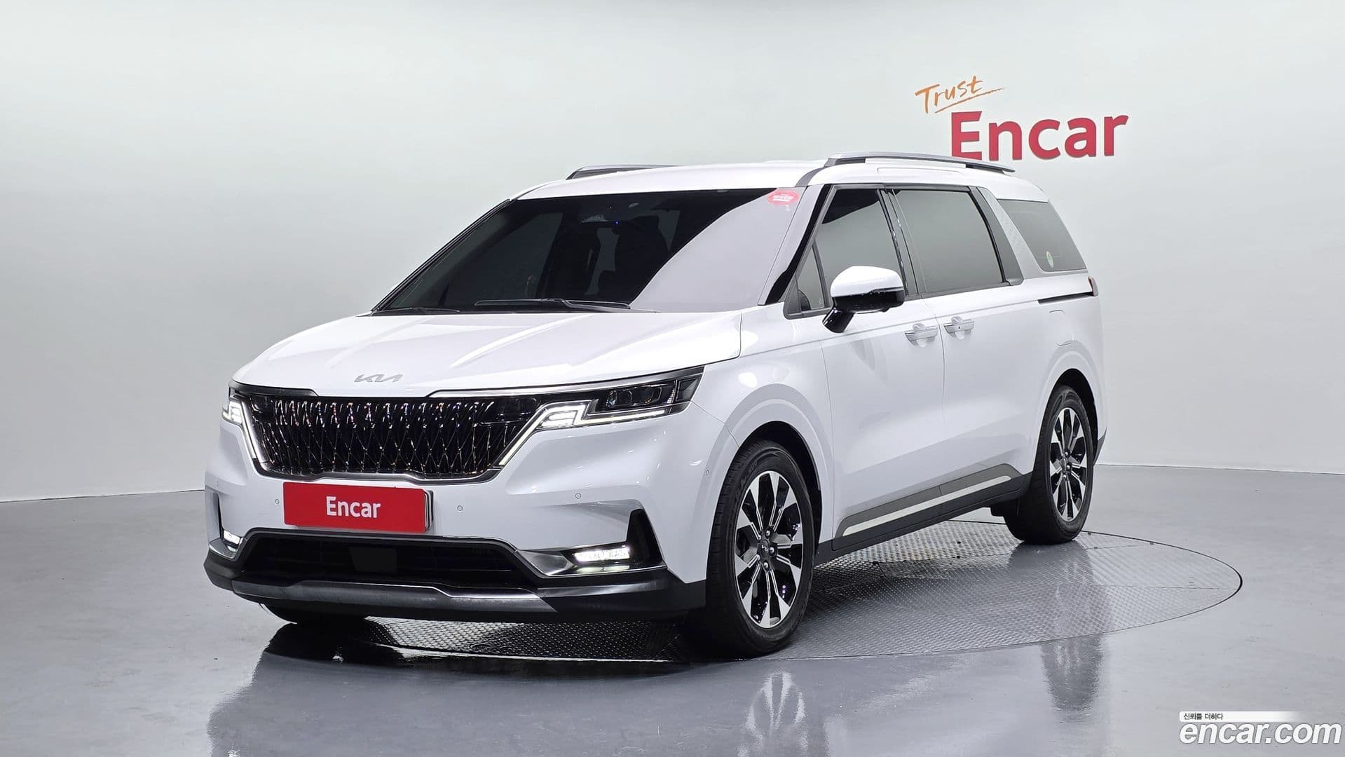 Main__Slider__Photo:Canival Kia 2023.1-0
