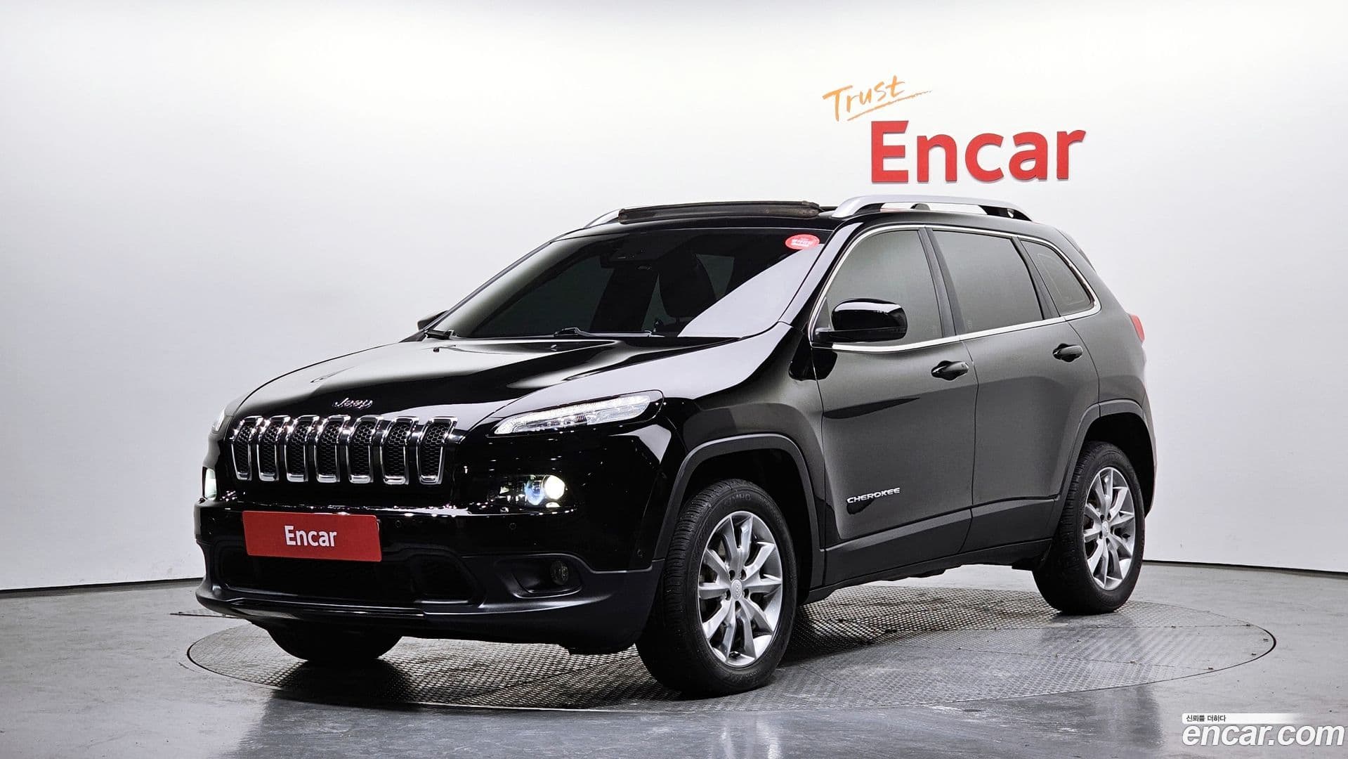 Main__Slider__Photo:Cherokee Jeep 2017.11-0