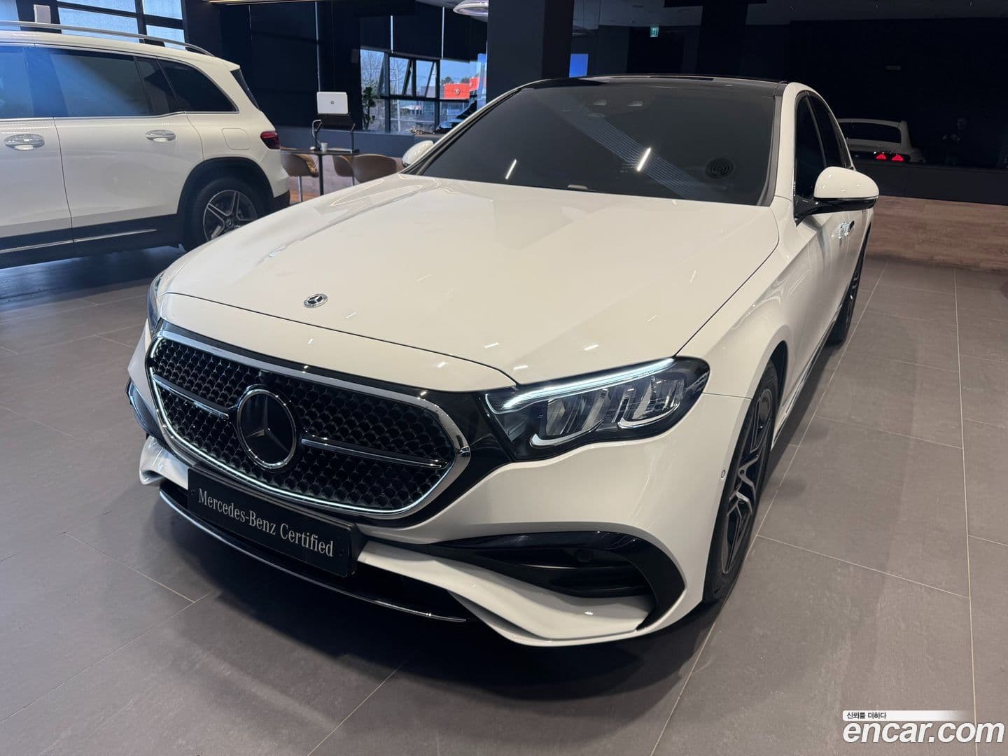 Main__Slider__Photo:E-Class Mercedes-Benz 2025.8-0