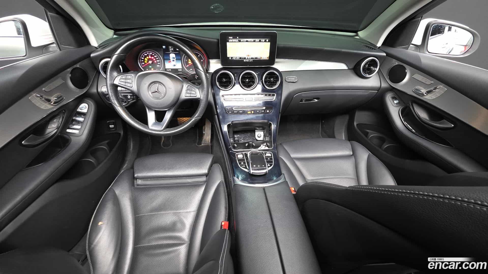 GLC-Class Mercedes-Benz 2018.3-INNER-007
