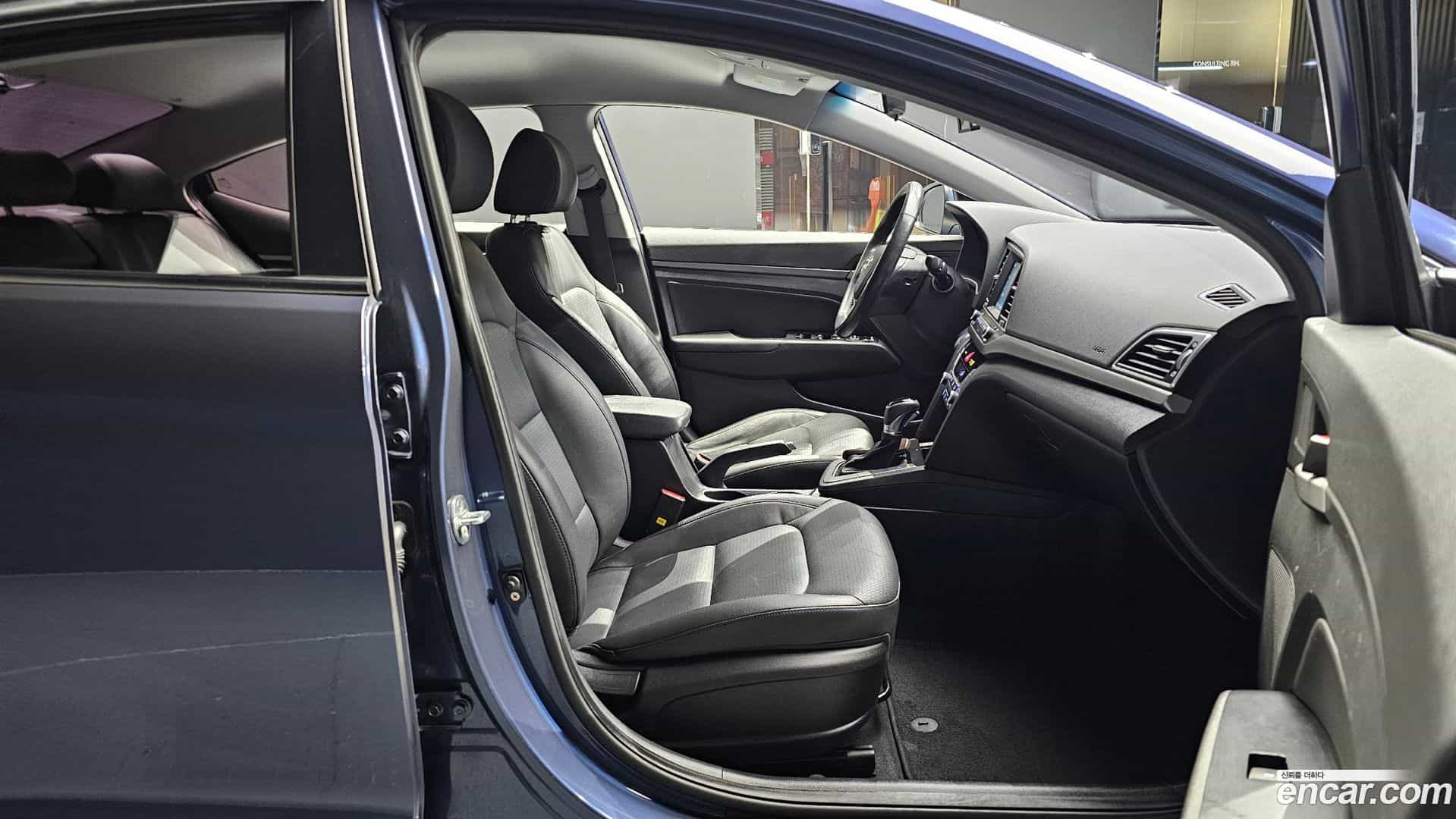 AVANTE Hyundai 2016.7-INNER-010