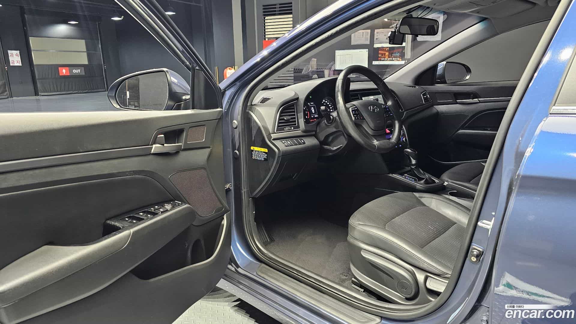 AVANTE Hyundai 2016.7-OPTION-015