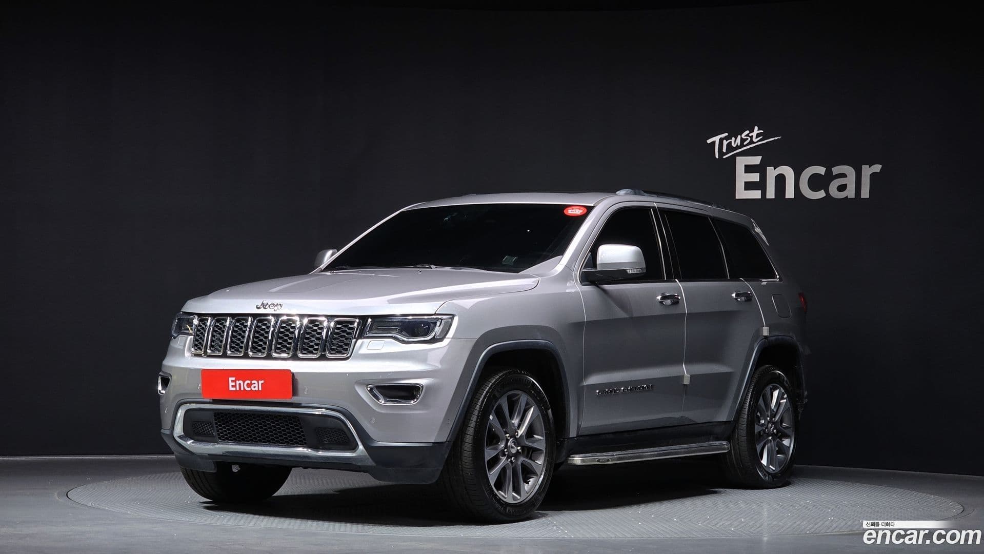 Main__Slider__Photo:Cherokee Jeep 2018.2-0
