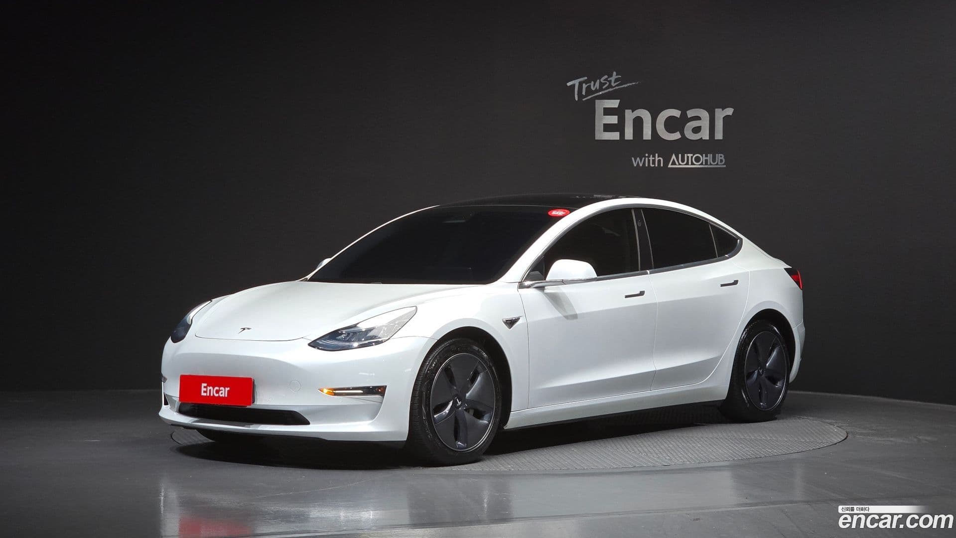Main__Slider__Photo:Model 3 Tesla 2020.5-0