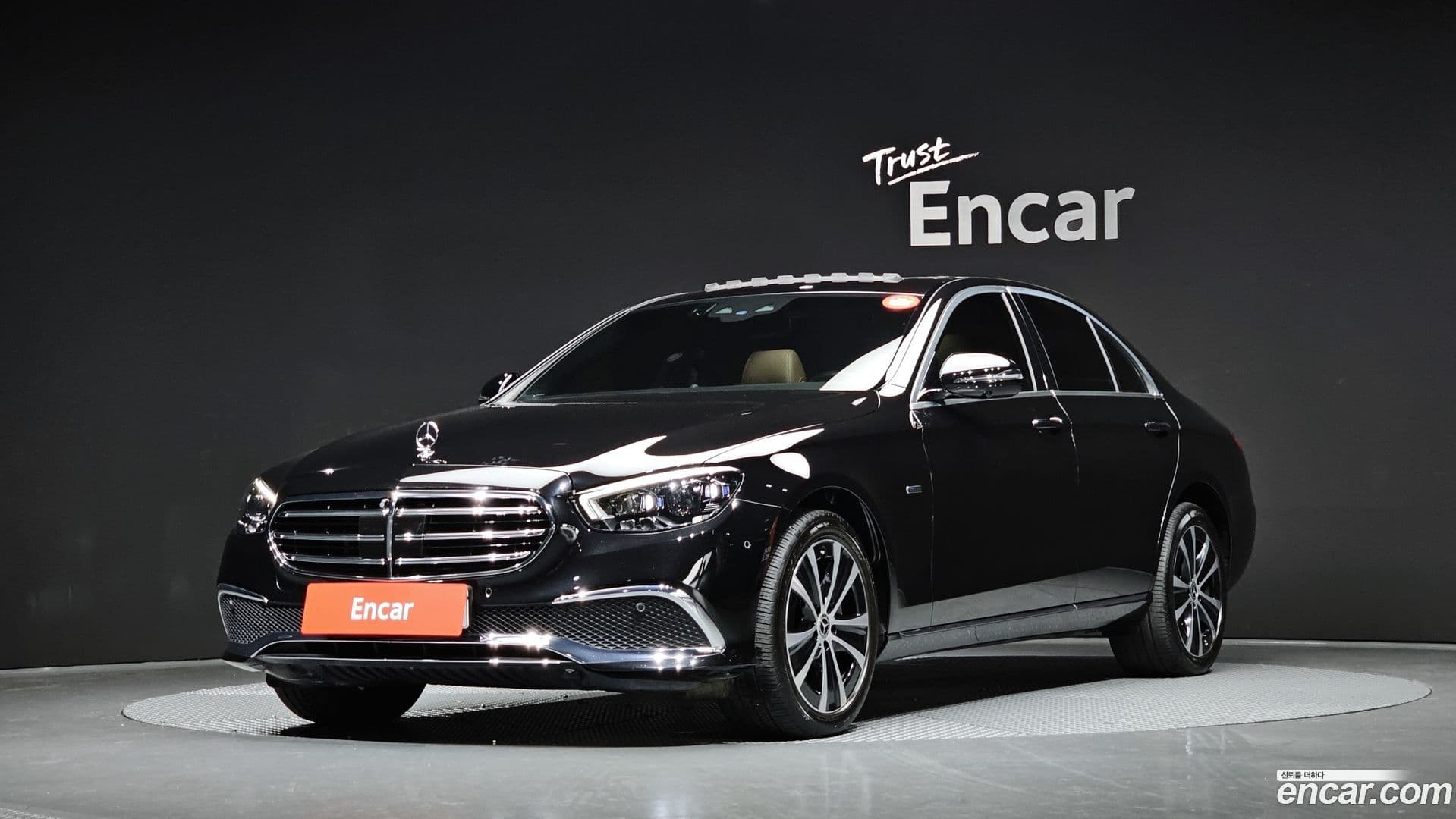 Main__Slider__Photo:E-Class Mercedes-Benz 2021.0-0
