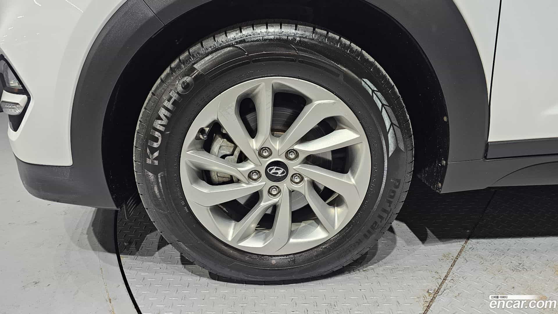 Tucson Hyundai 2016.2-OUTER-005