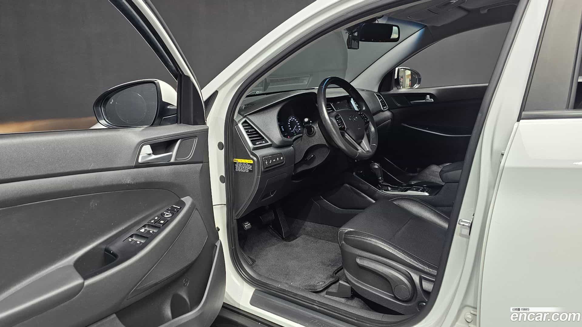 Tucson Hyundai 2016.2-INNER-010