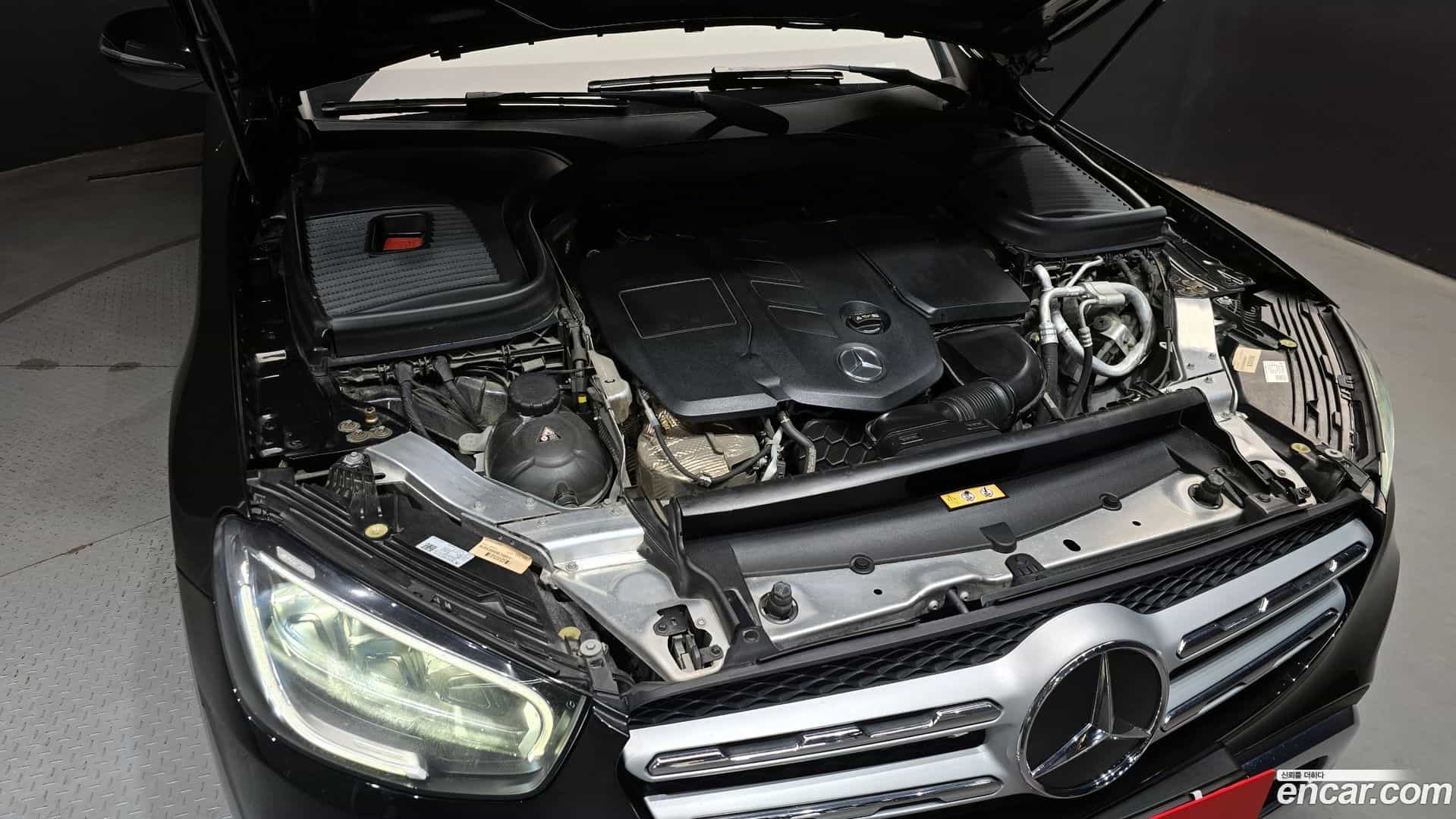 GLC-Class Mercedes-Benz 2020.10-INNER-006