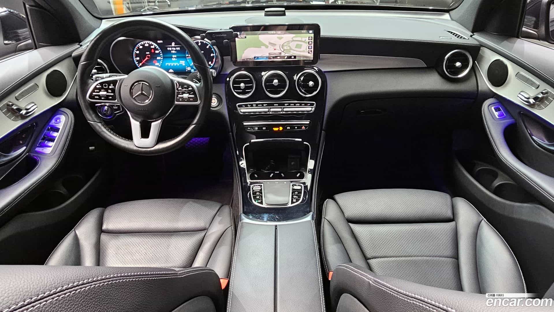 GLC-Class Mercedes-Benz 2020.10-INNER-007