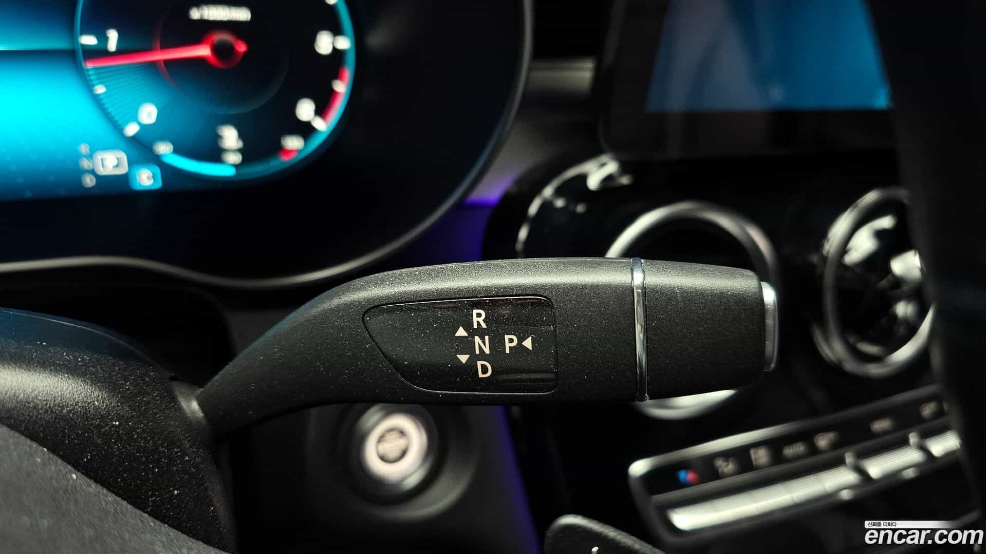 GLC-Class Mercedes-Benz 2020.10-INNER-009