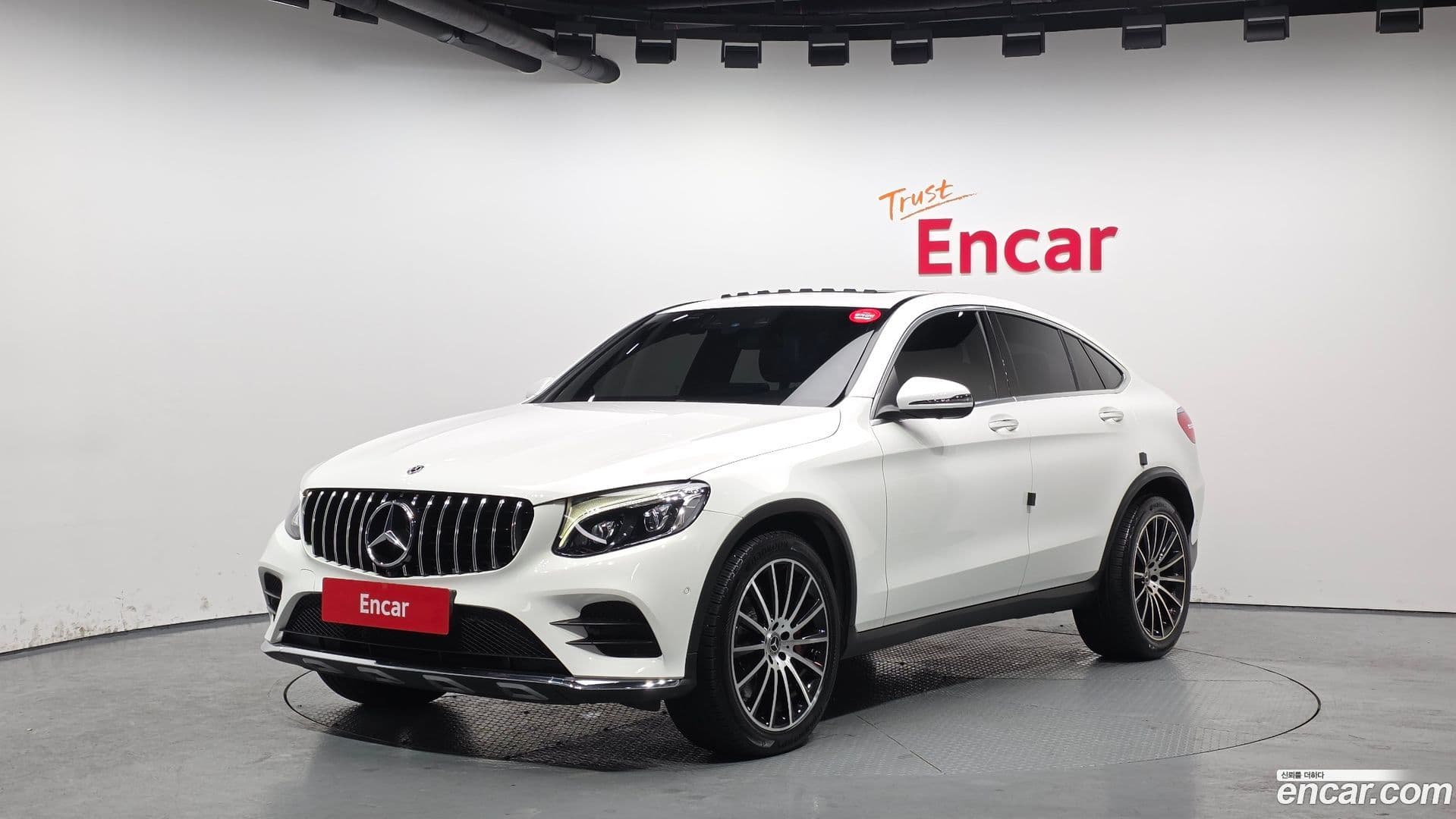 Main__Slider__Photo:GLC-Class Mercedes-Benz 2019.2-0