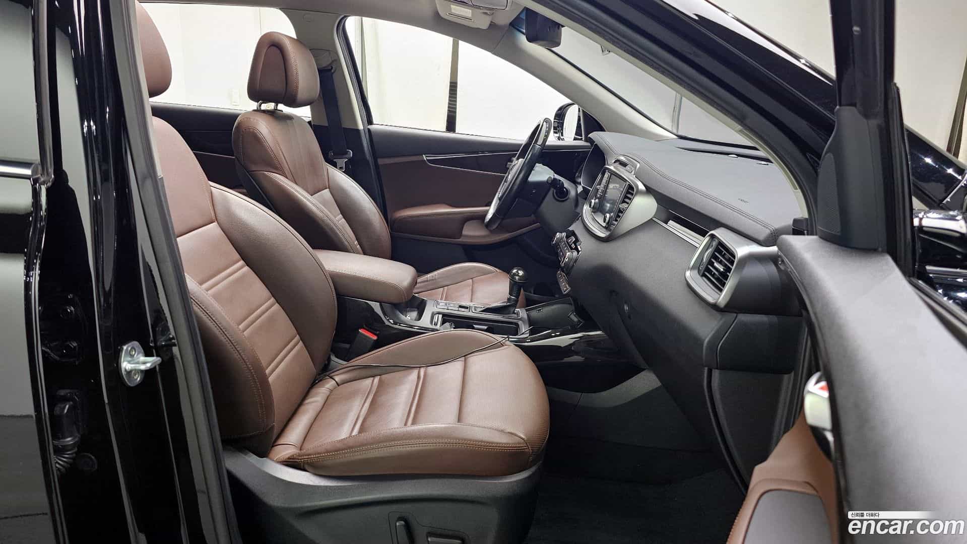 Sorento Kia 2016.5-INNER-010
