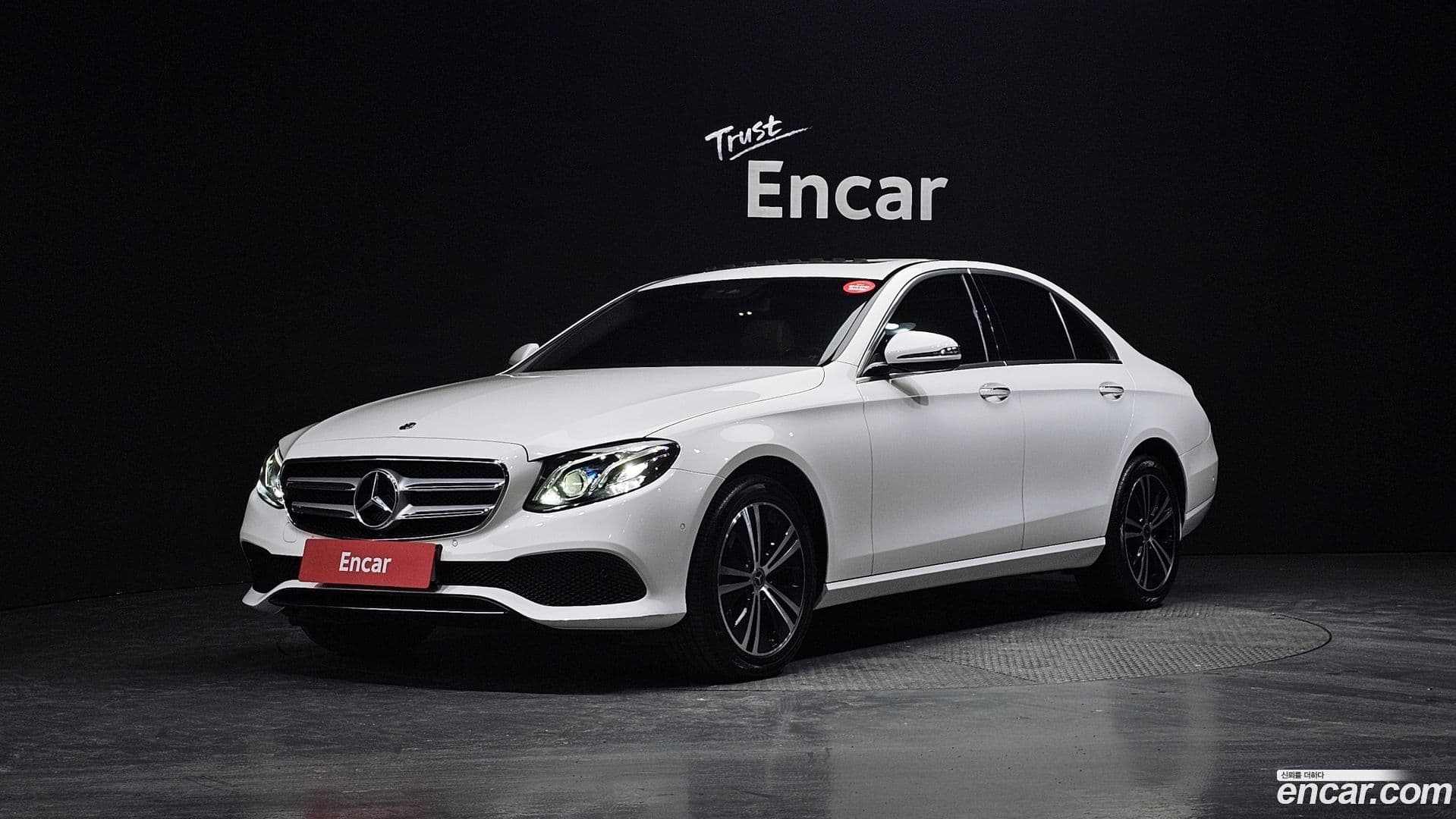 Main__Slider__Photo:E-Class Mercedes-Benz 2020.5-0