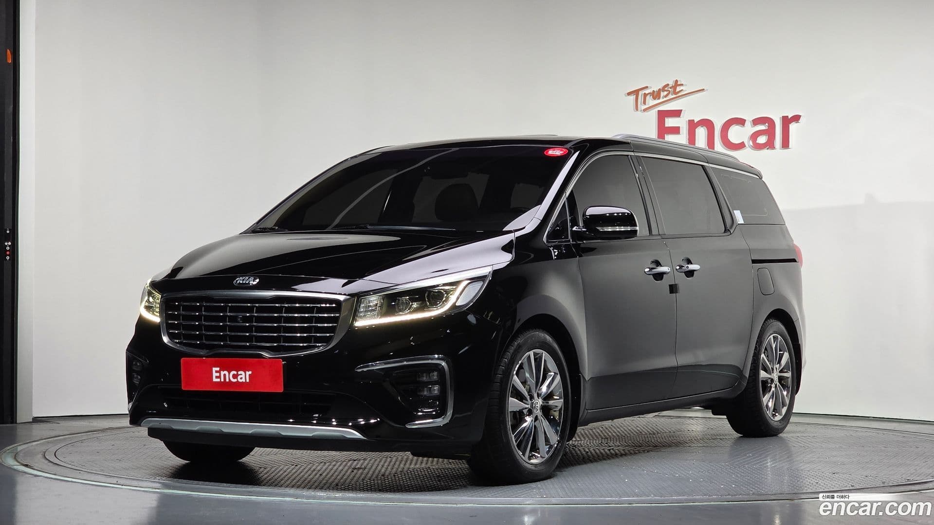 Main__Slider__Photo:Canival Kia 2018.4-0