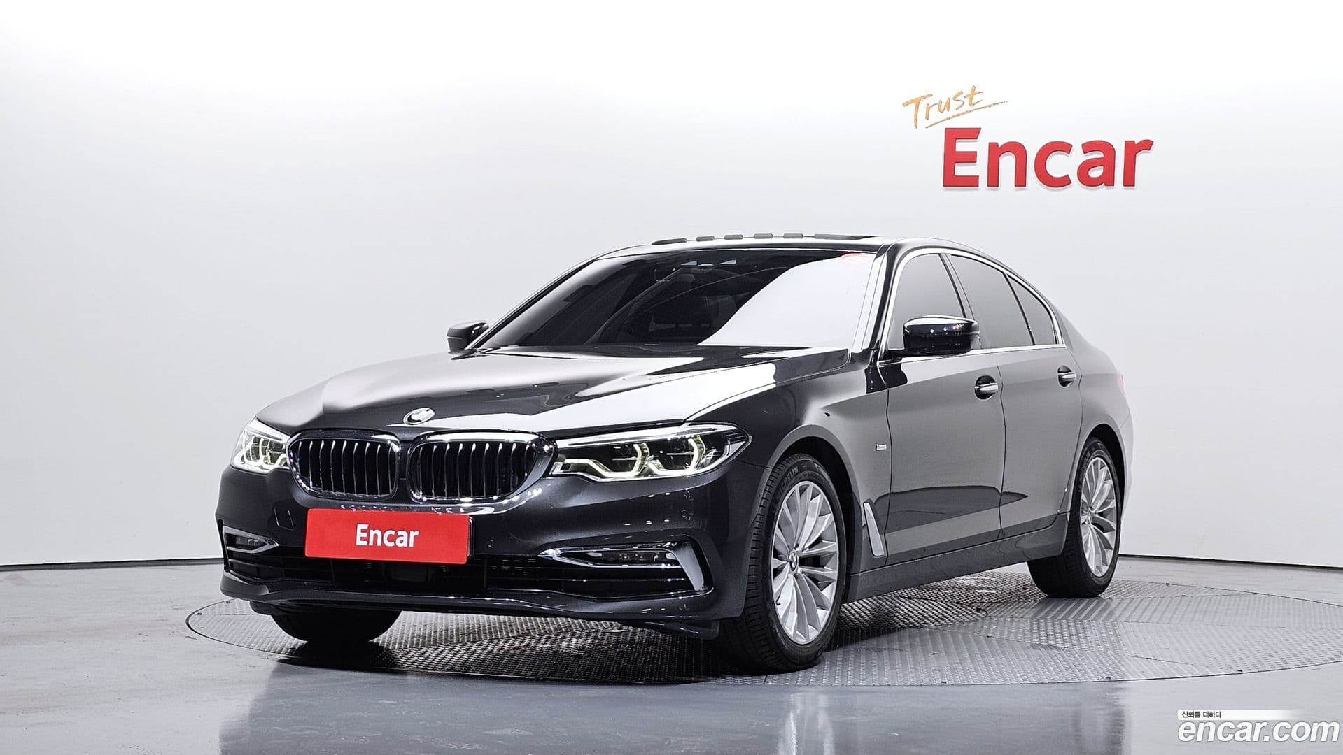 Main__Slider__Photo:5-Series BMW 2018.5-0