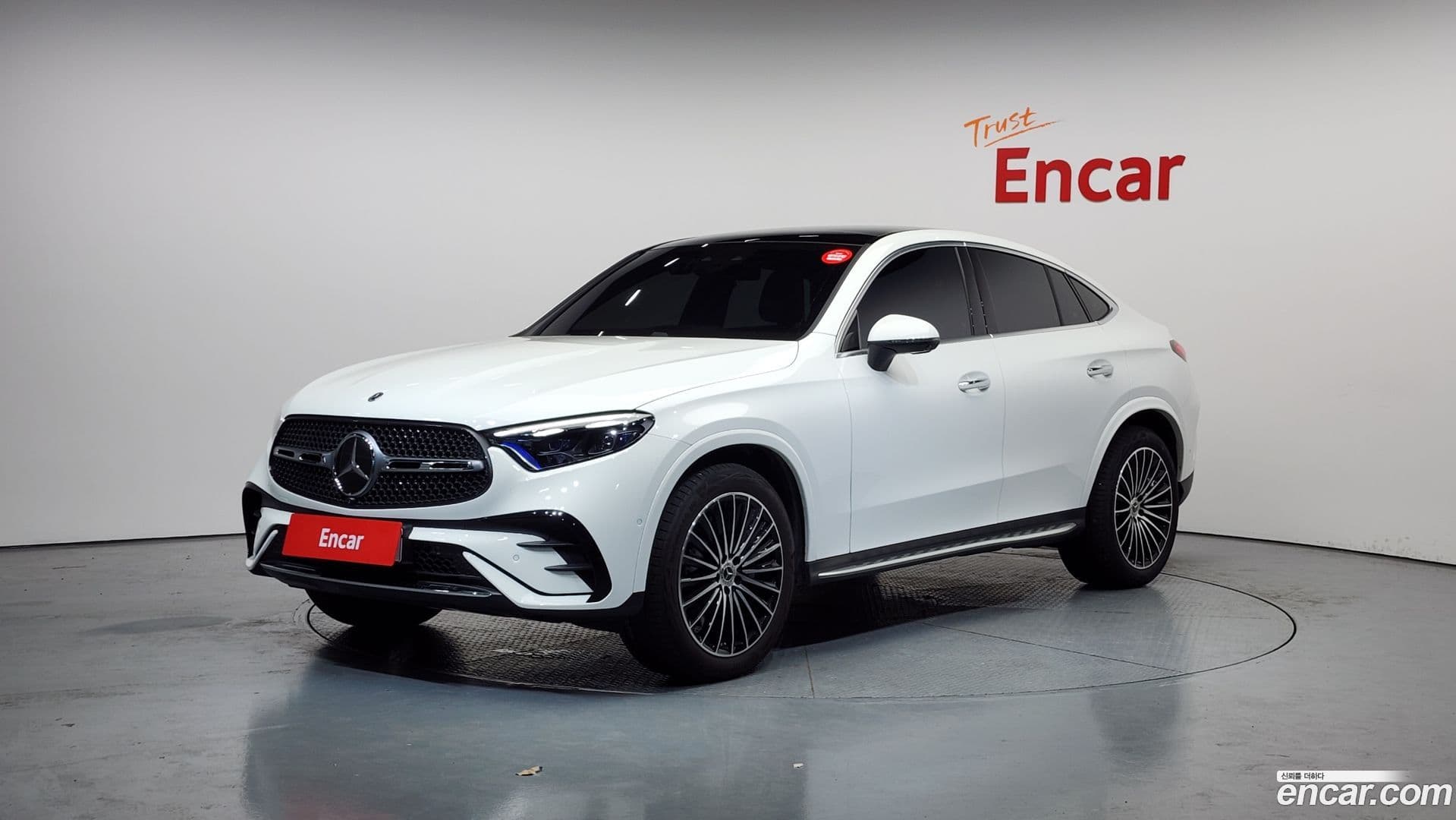 Main__Slider__Photo:GLC-Class Mercedes-Benz 2025.9-0